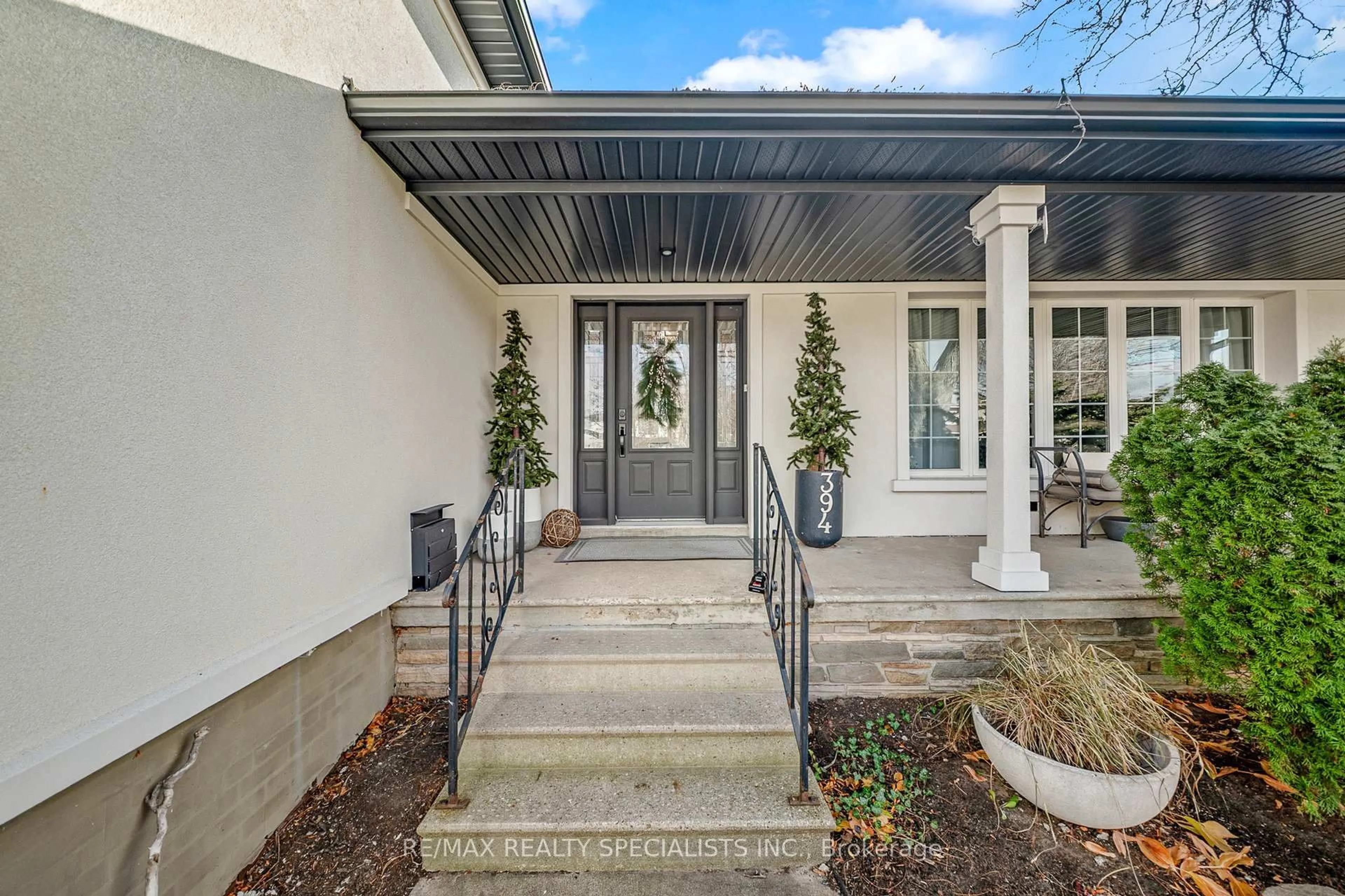 Indoor entryway for 394 Tedwyn Dr, Mississauga Ontario L5A 1J5