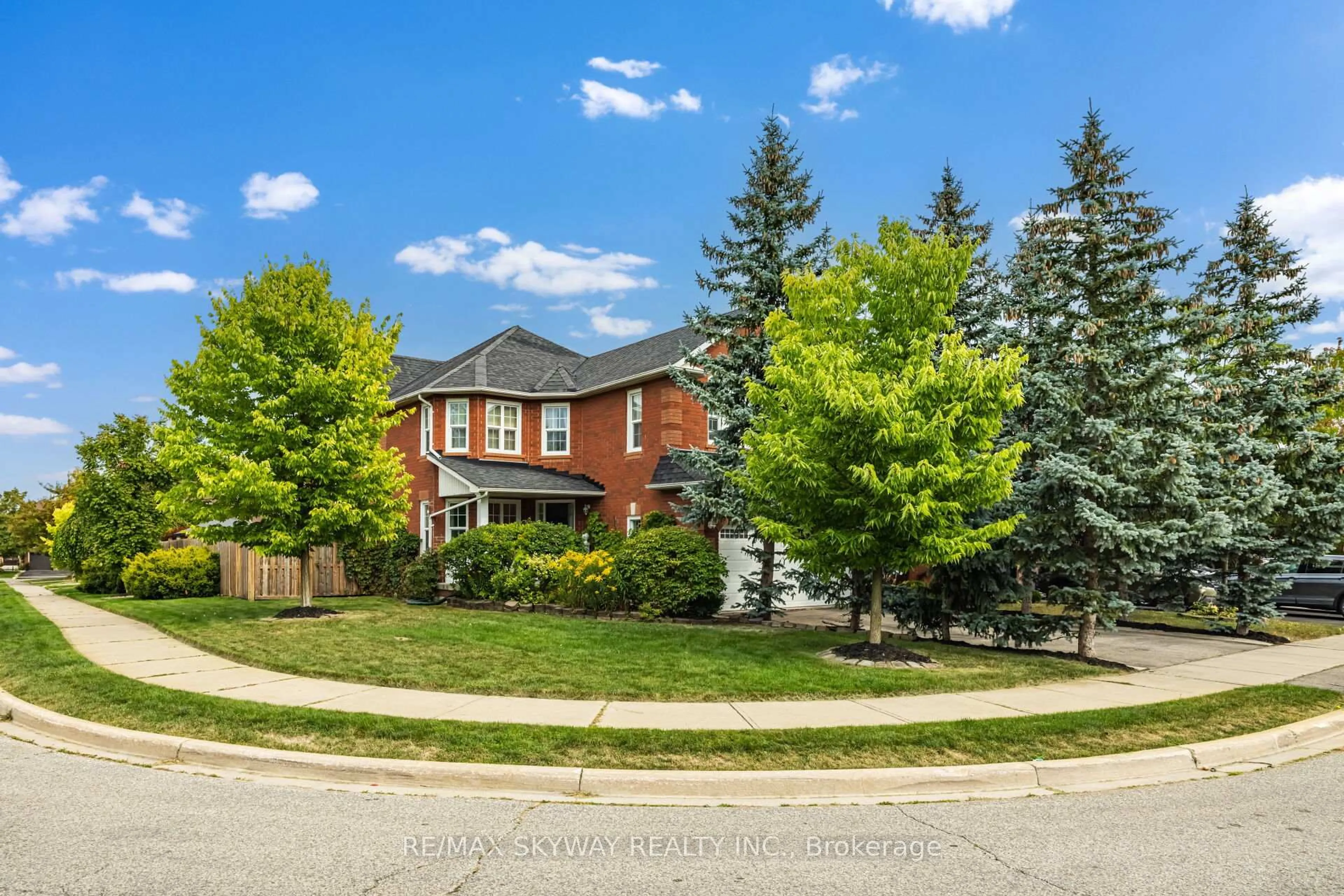 A pic from outside/outdoor area/front of a property/back of a property/a pic from drone, street for 57 Banington Cres, Brampton Ontario L7A 1G3