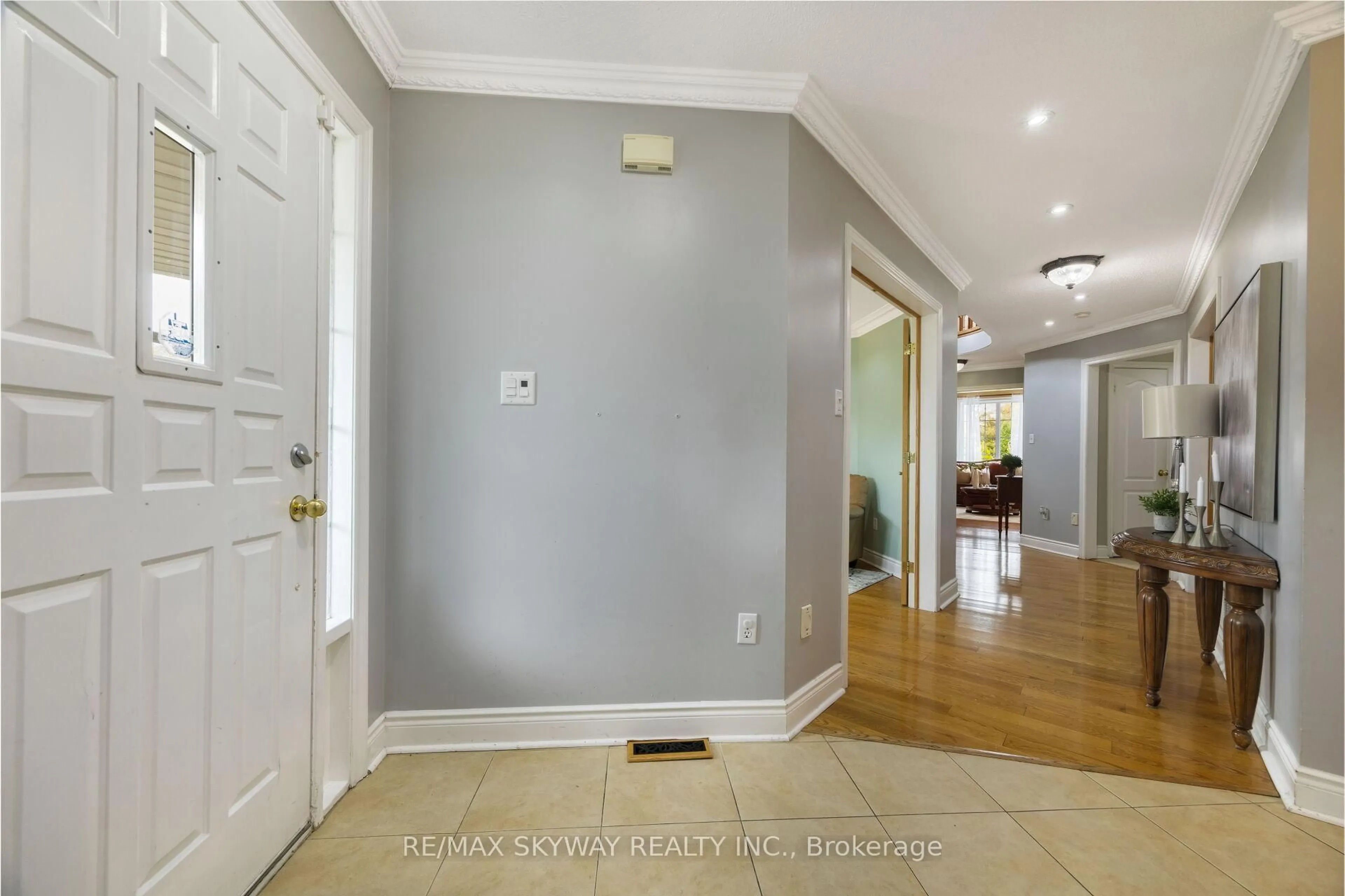 Indoor entryway for 57 Banington Cres, Brampton Ontario L7A 1G3