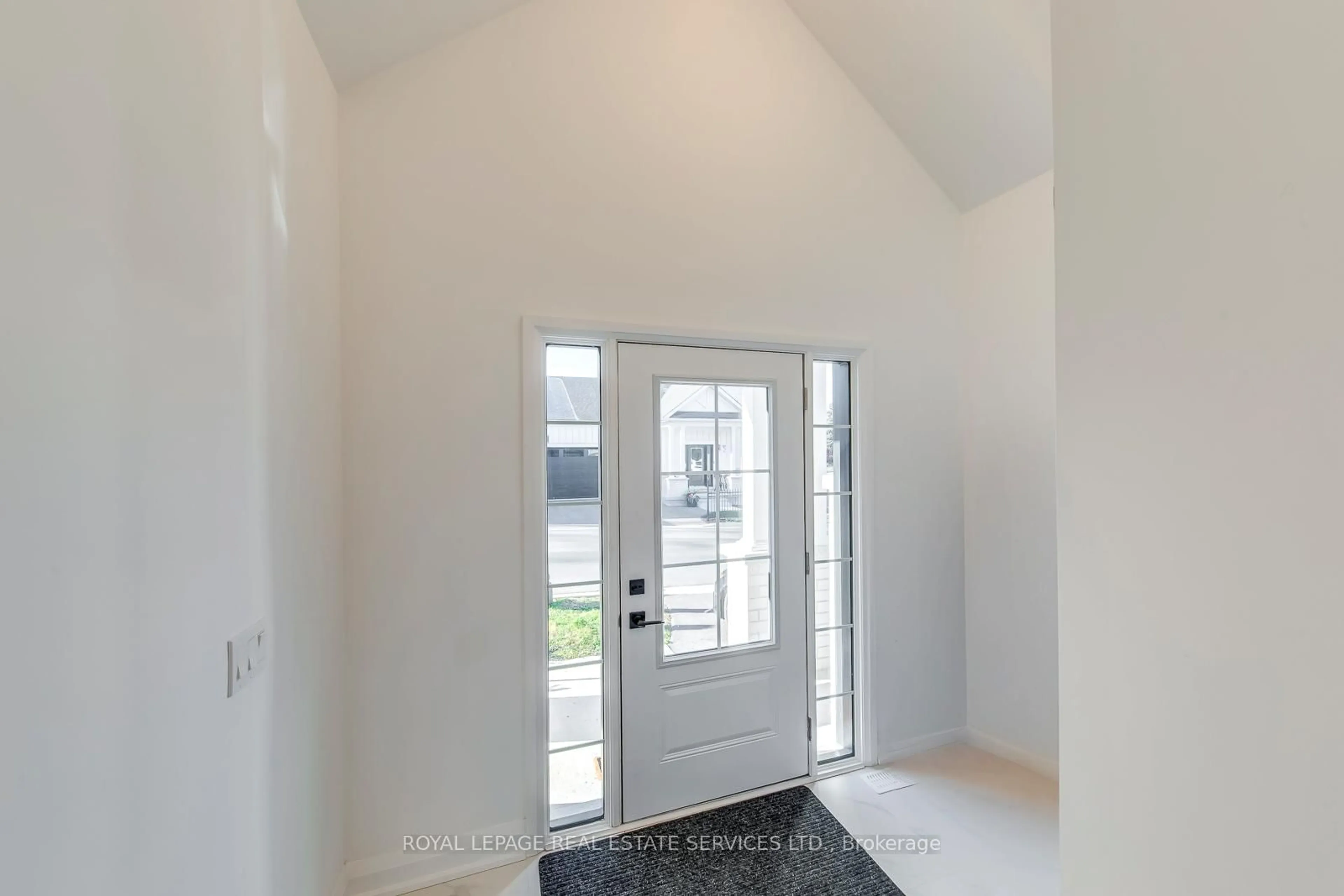 Indoor entryway for 3 Santa Barbara Lane, Halton Hills Ontario L7G 0P7