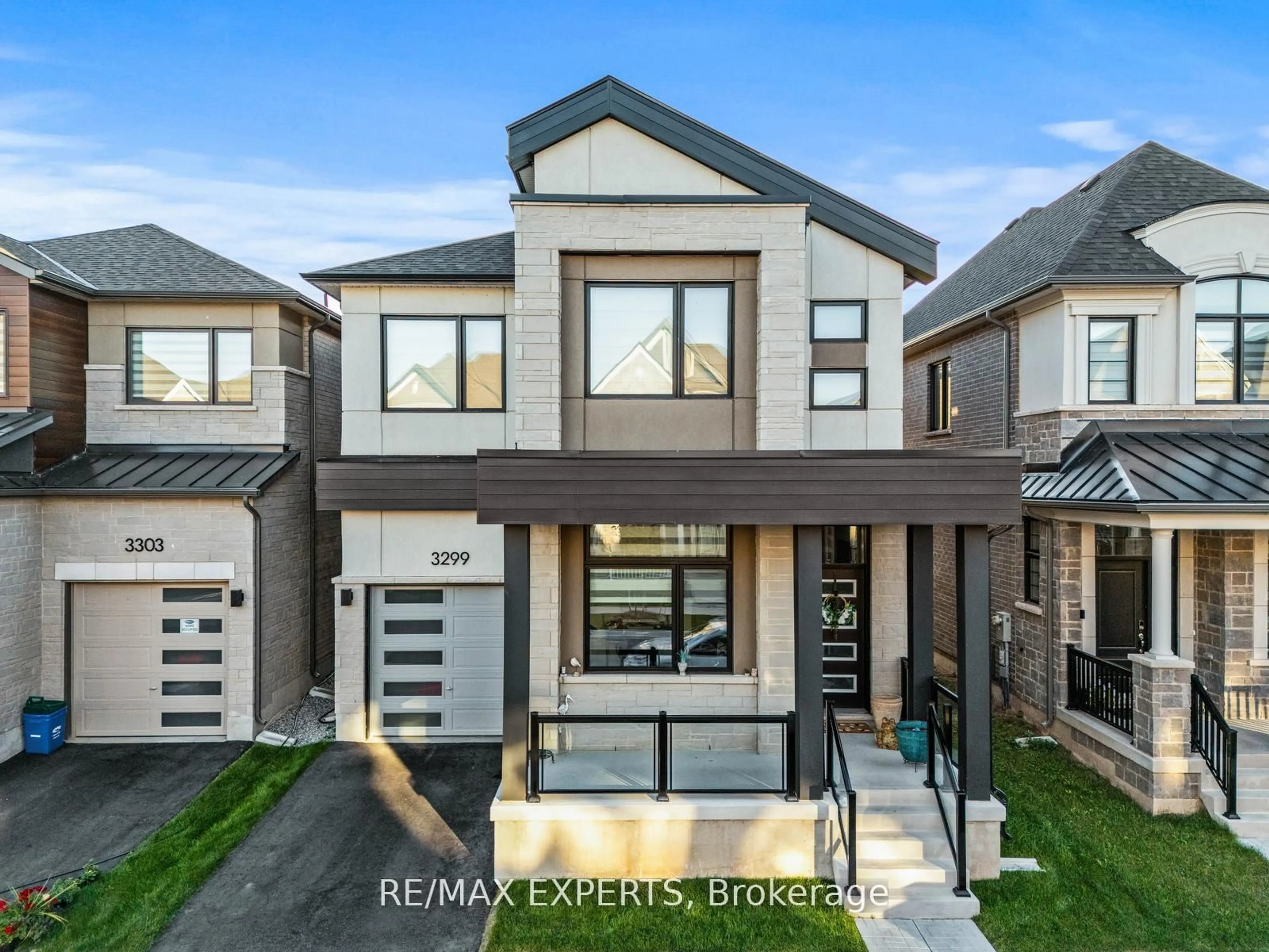 Home with vinyl exterior material, street for 3299 Harasym Tr, Oakville Ontario L6H 3S1