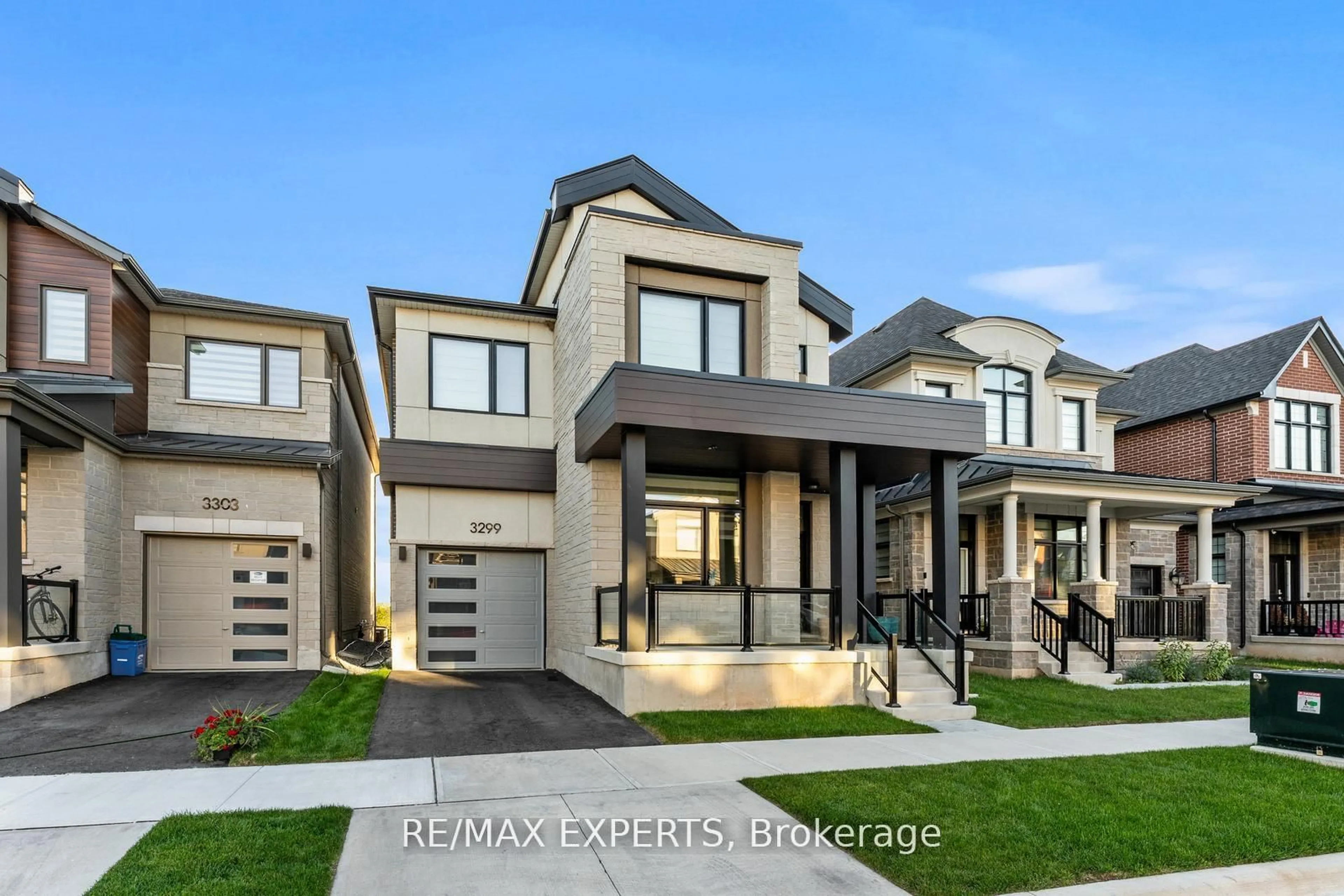 Home with vinyl exterior material, street for 3299 Harasym Tr, Oakville Ontario L6H 3S1