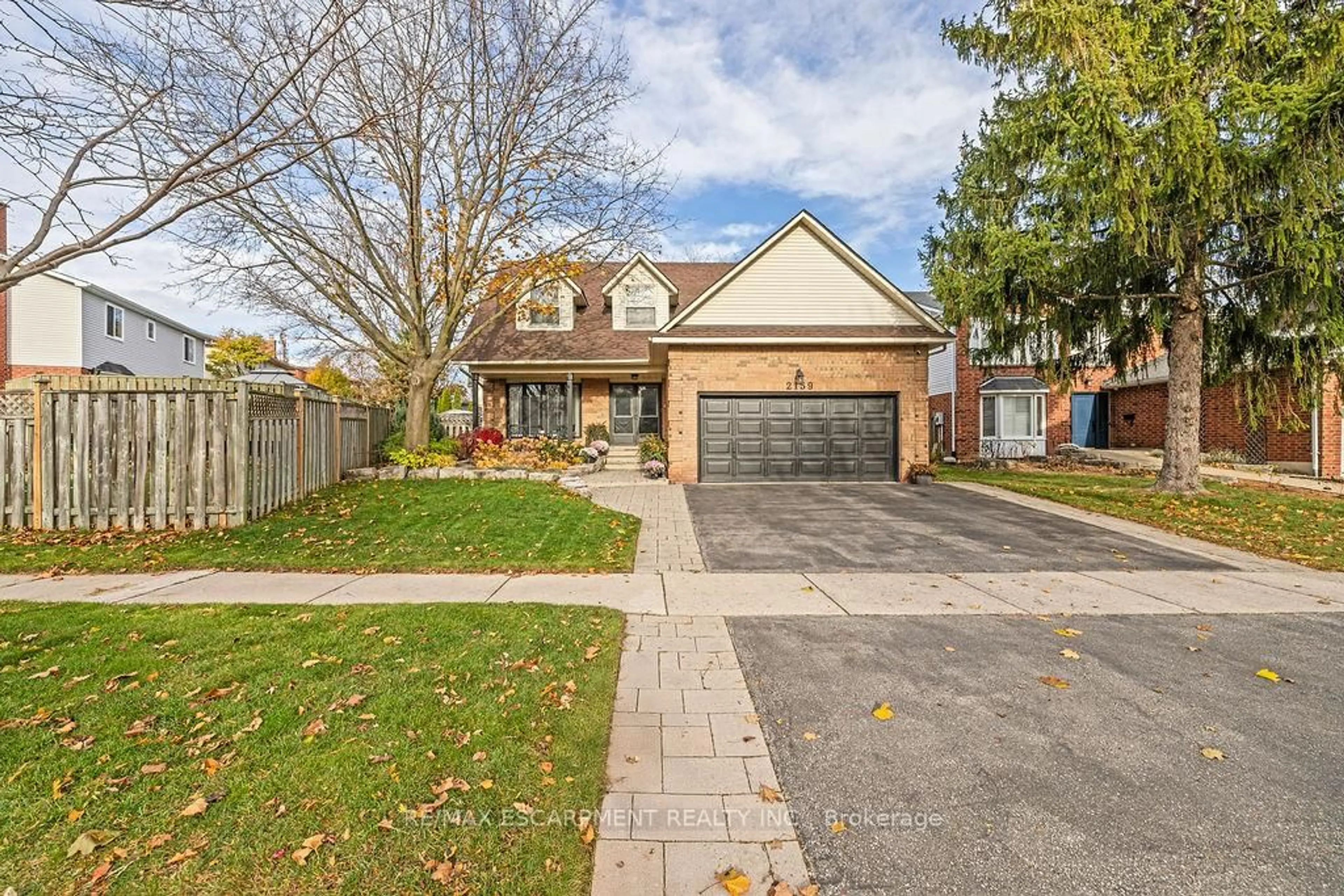 Home with brick exterior material, street for 2139 Deerwood Dr, Burlington Ontario L7M 2Y3