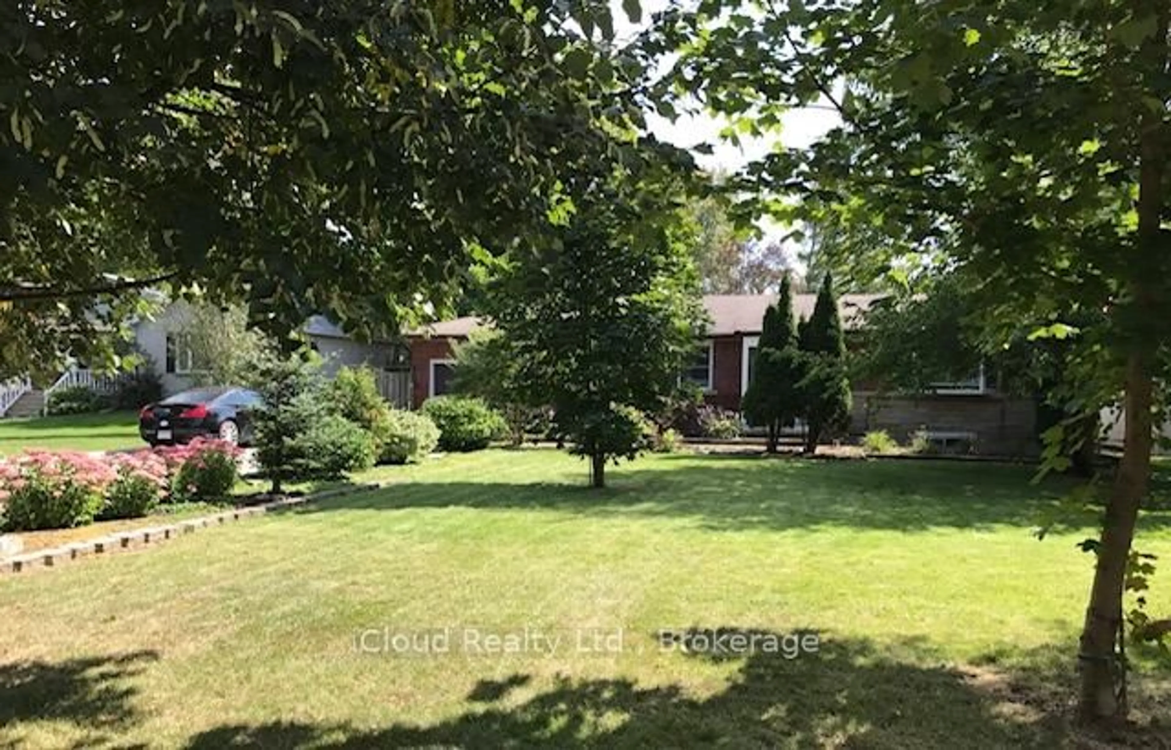 Patio, forest/trees view for 2438 Hixon St, Oakville Ontario L6L 1V1