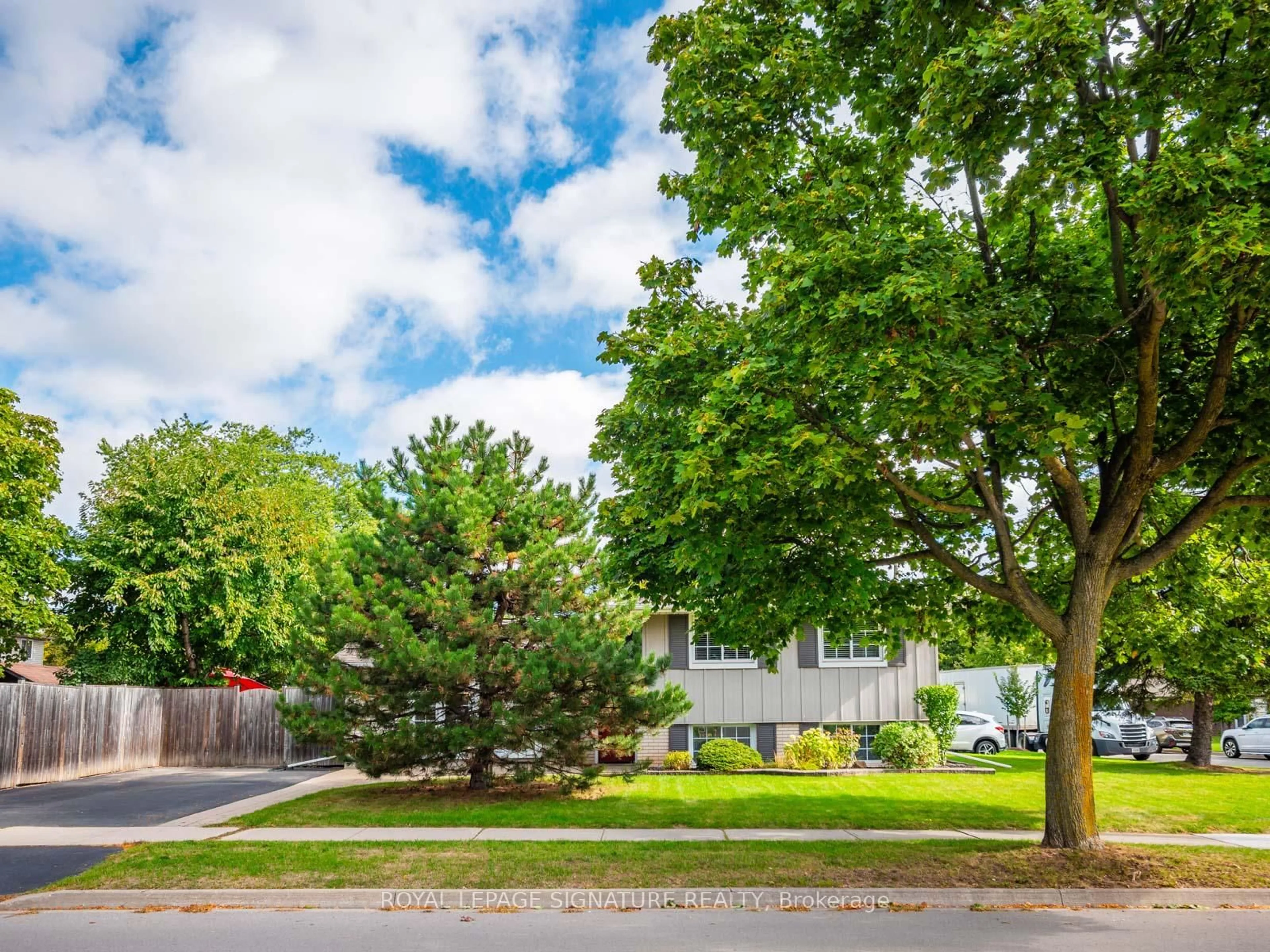 Unknown for 283 Hampton Heath Rd, Burlington Ontario L7L 4P6