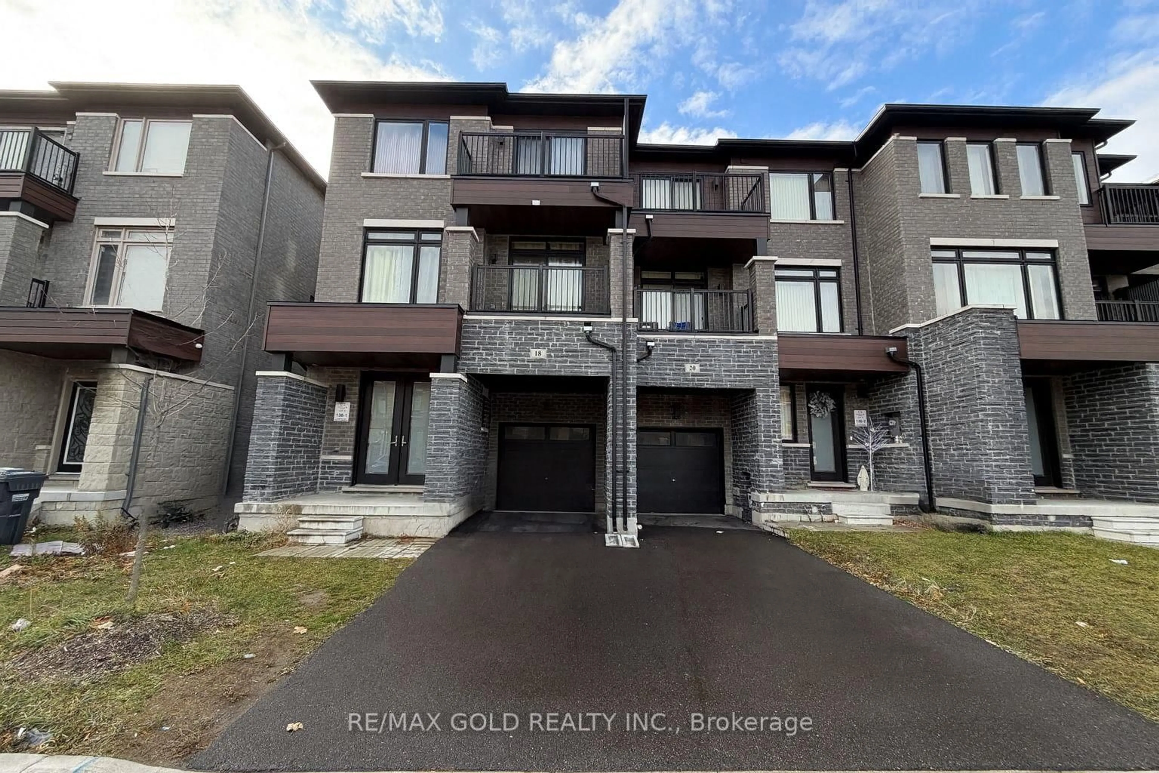 Unknown for 18 Haydrop Rd, Brampton Ontario L6P 4P3