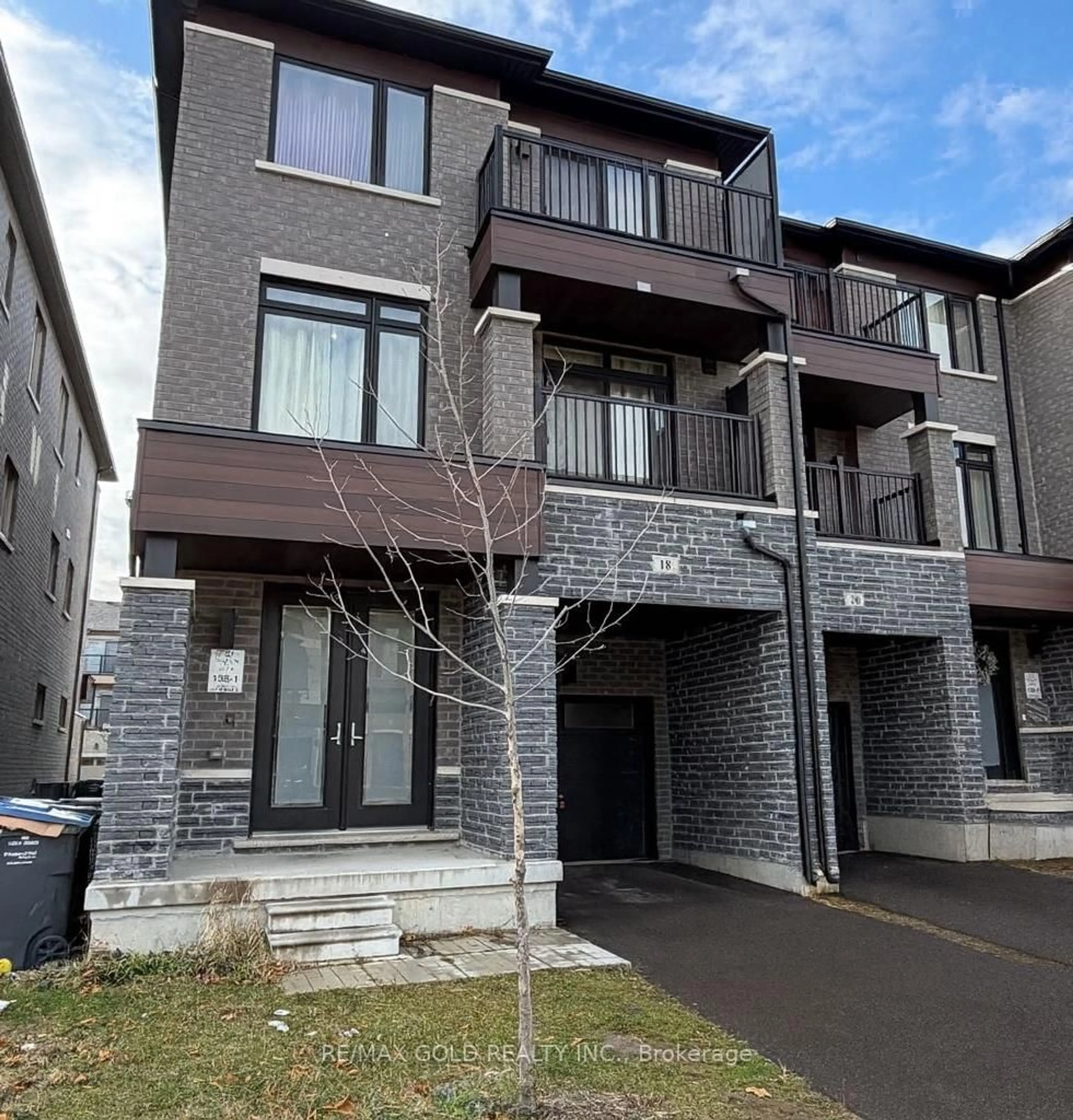 Unknown for 18 Haydrop Rd, Brampton Ontario L6P 4P3