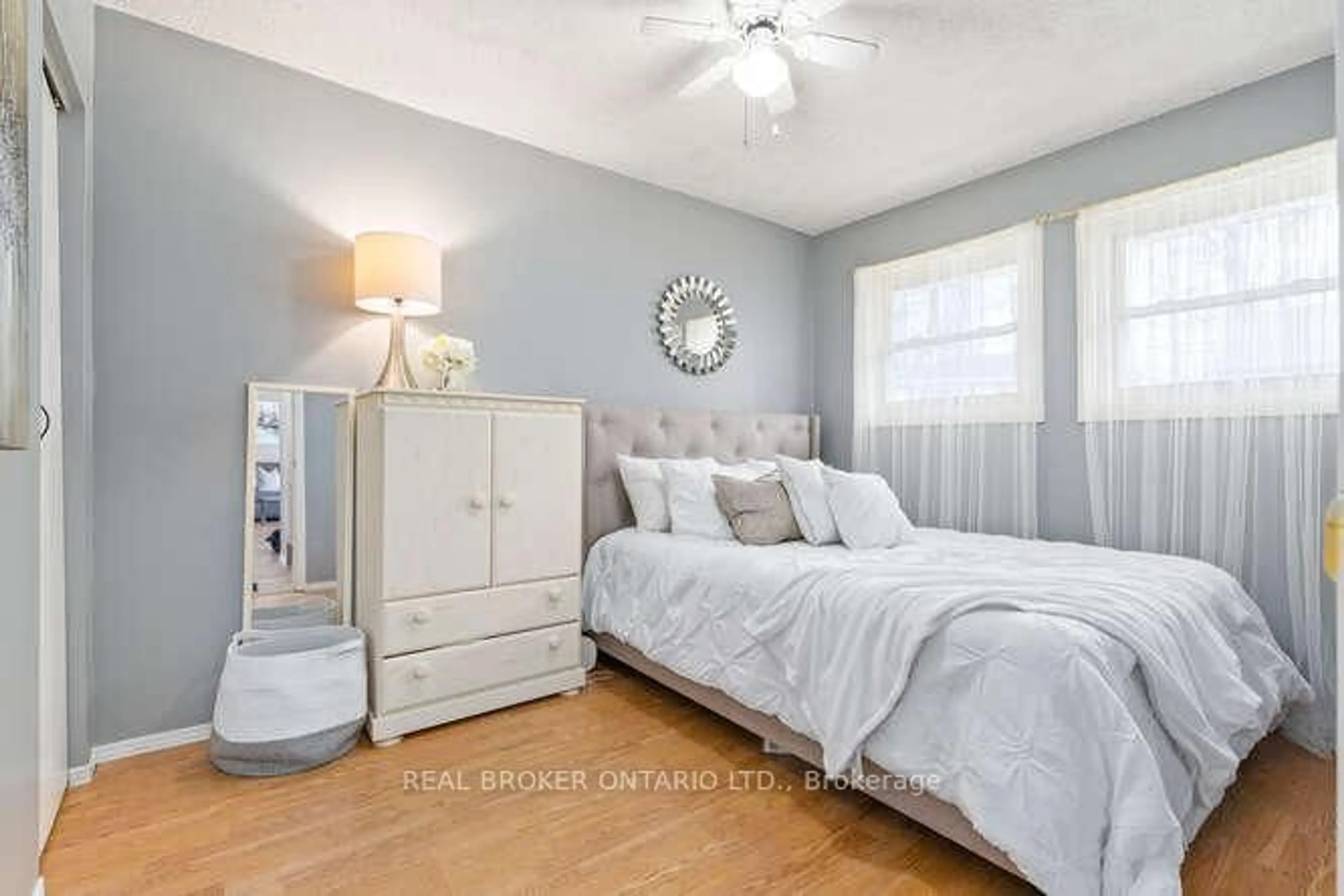 Bedroom with bed, unknown for 19 Dayfoot Dr, Halton Hills Ontario L7G 2K8