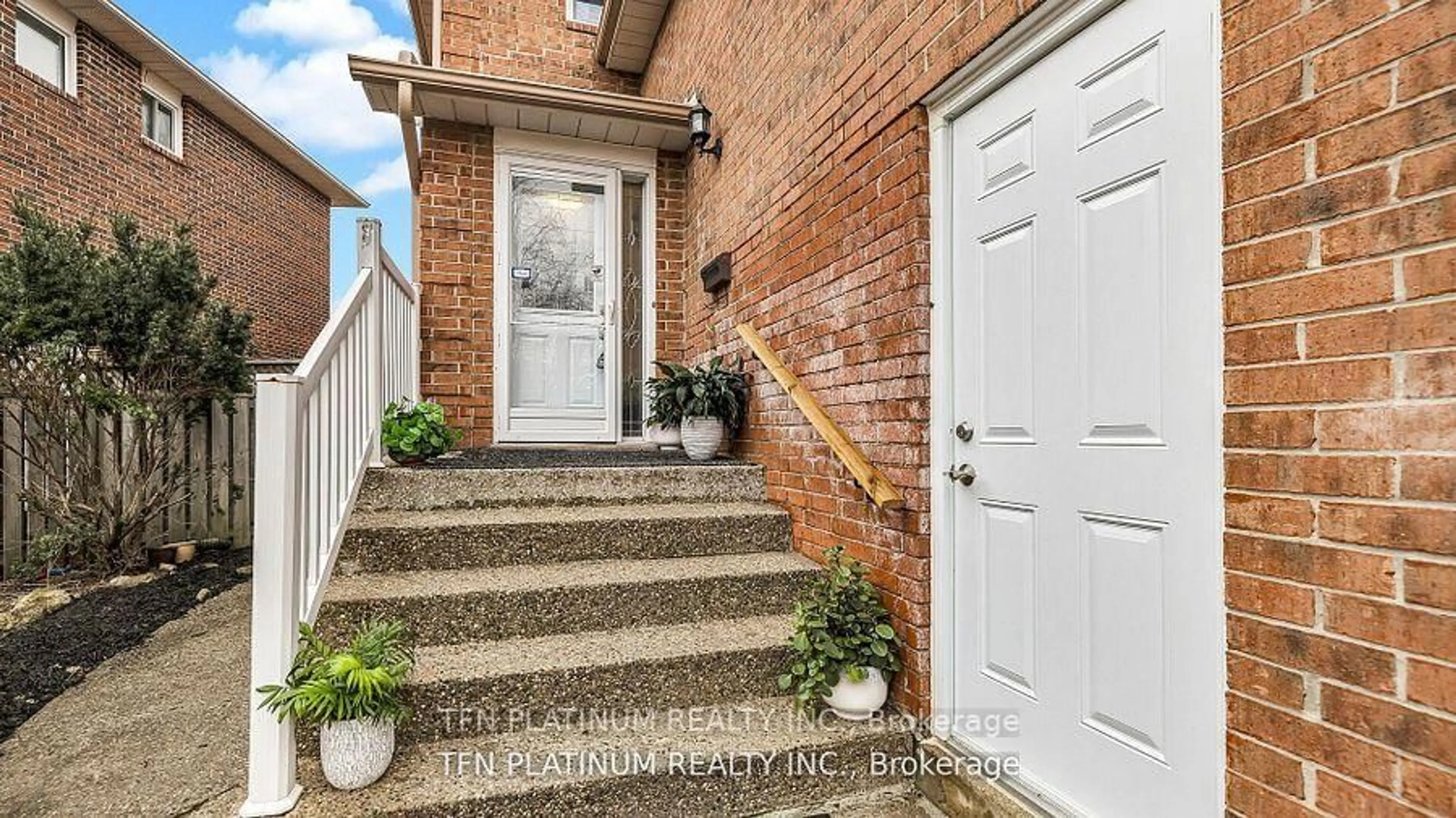 Indoor entryway for 46 Colchester Ave, Brampton Ontario L6Z 3S5