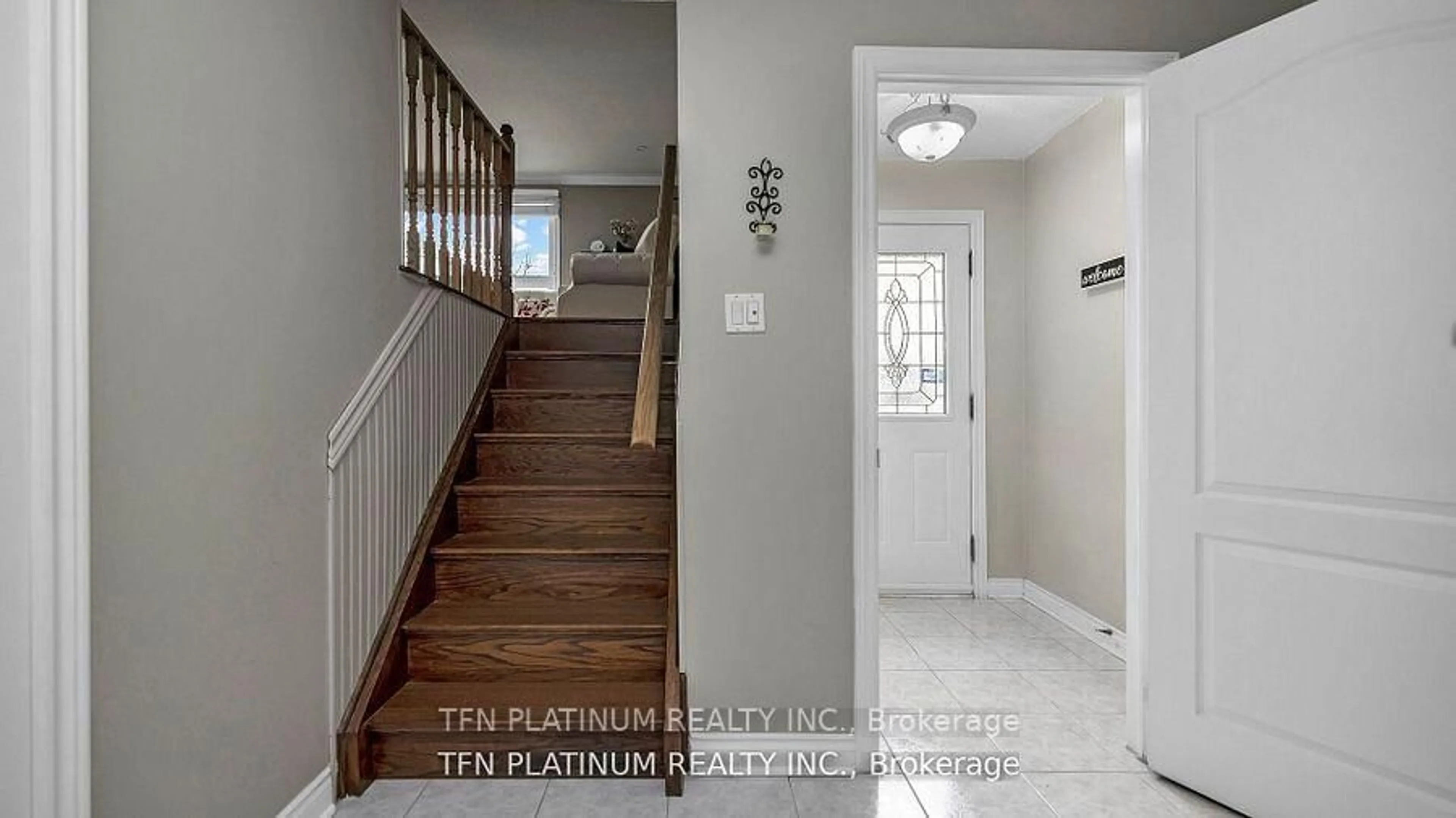 Indoor entryway for 46 Colchester Ave, Brampton Ontario L6Z 3S5