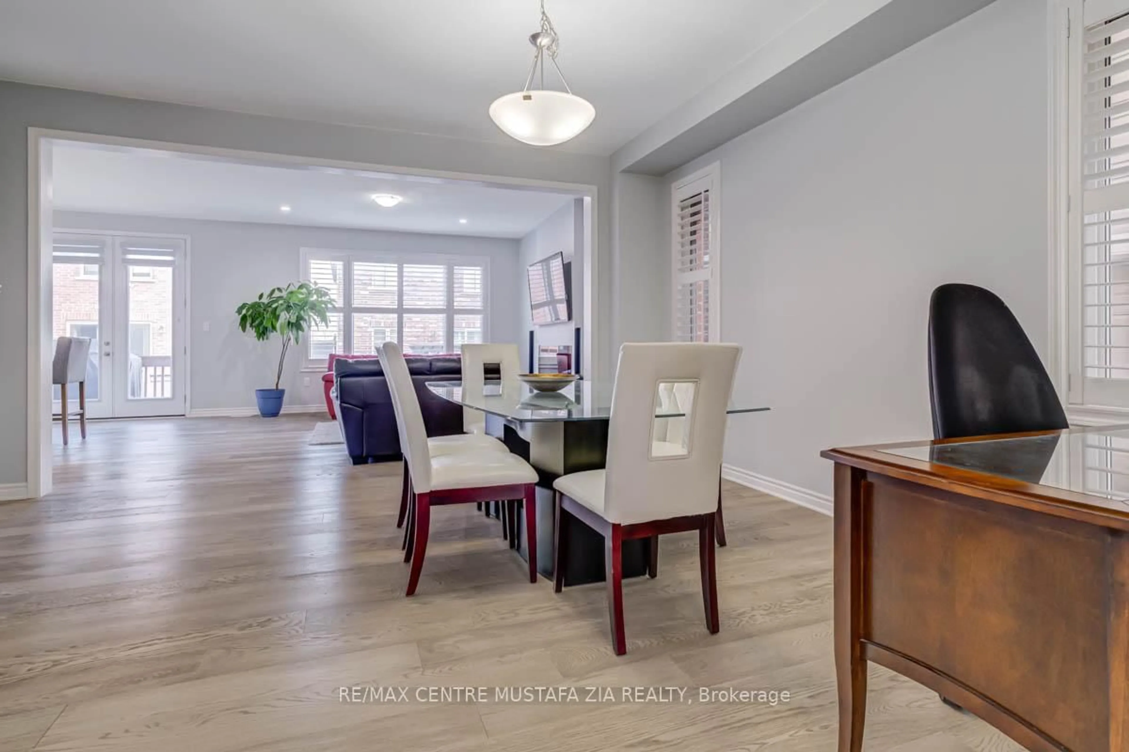 Dining room, unknown for 688 Kennedy Circ, Milton Ontario L9E 1R5