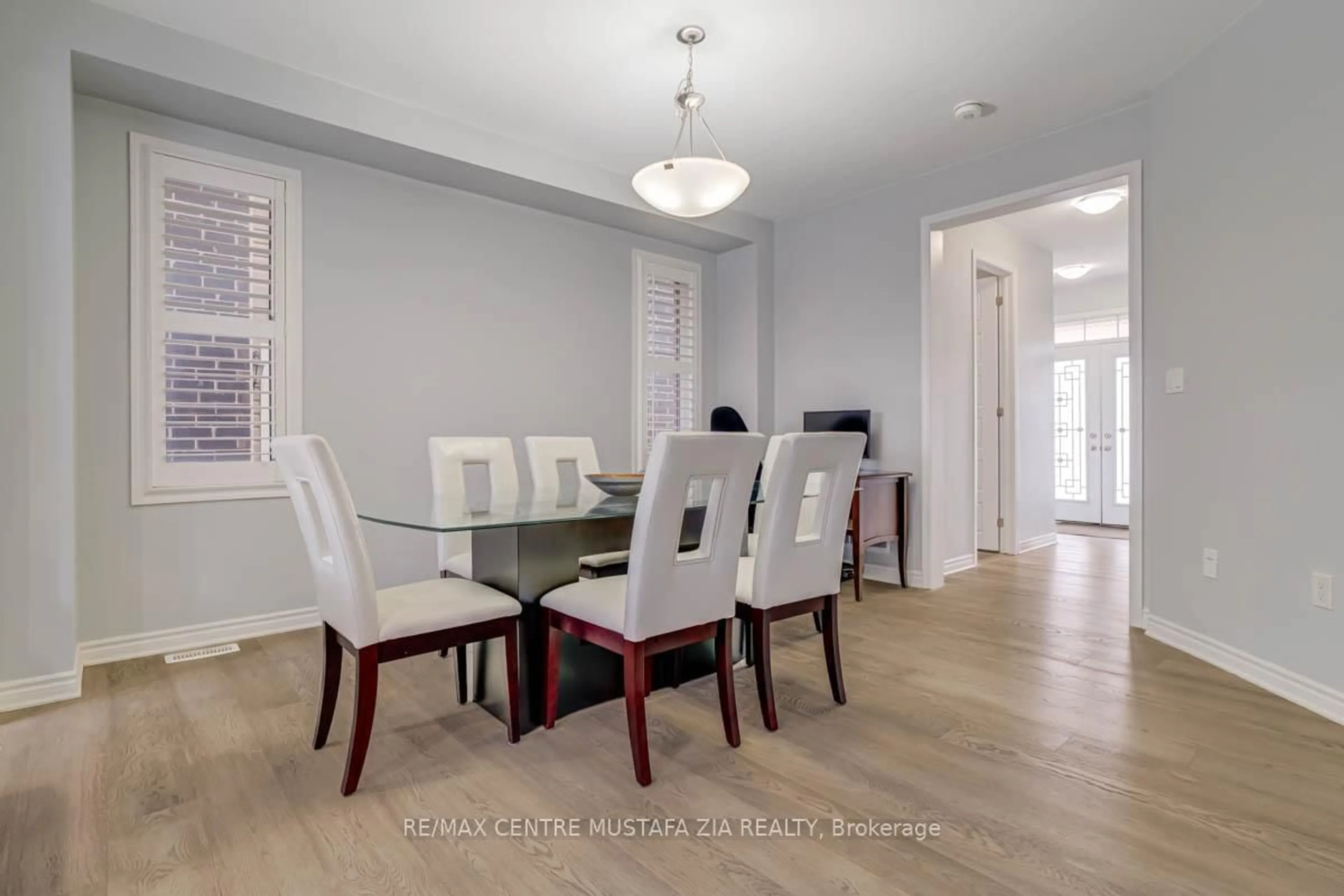 Dining room, unknown for 688 Kennedy Circ, Milton Ontario L9E 1R5