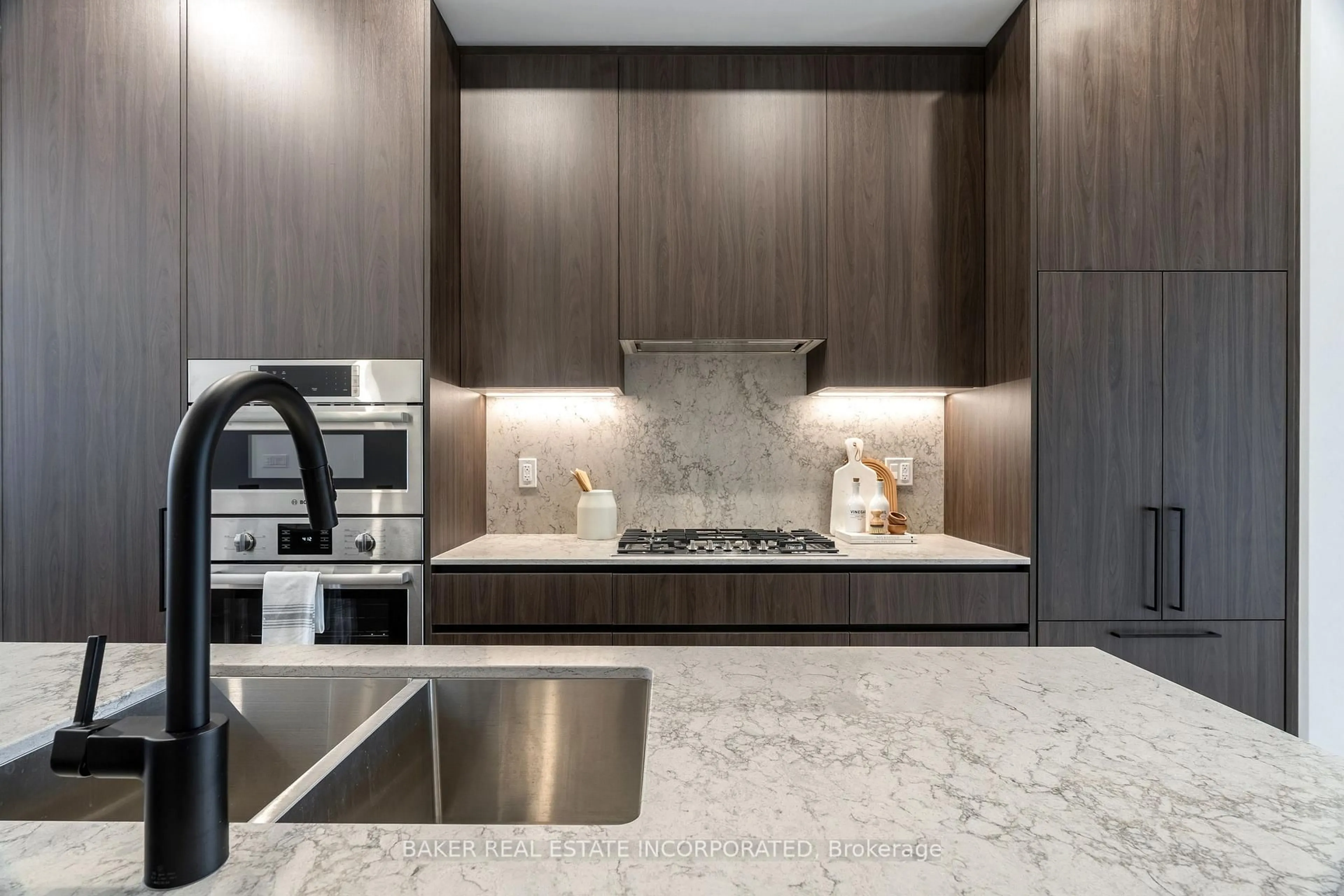 Contemporary kitchen, ceramic/tile floor for 10 Lou Parsons Way #7, Mississauga Ontario L5H 0B2