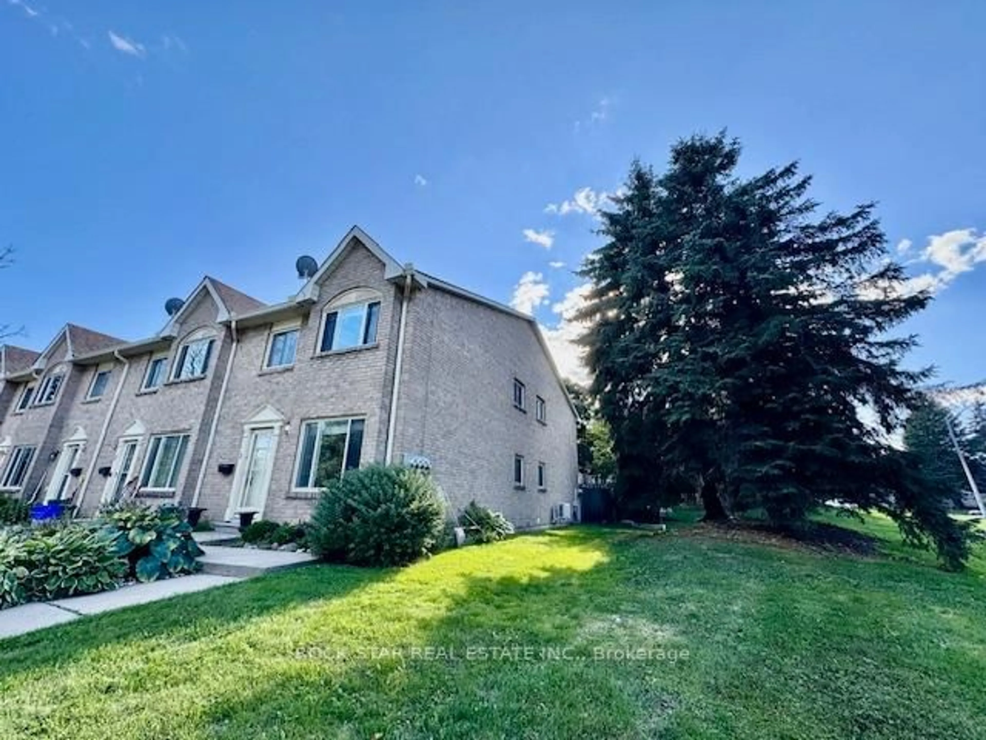 A pic from outside/outdoor area/front of a property/back of a property/a pic from drone, unknown for 2 Cedar Dr #1, Orangeville Ontario L9W 2X6