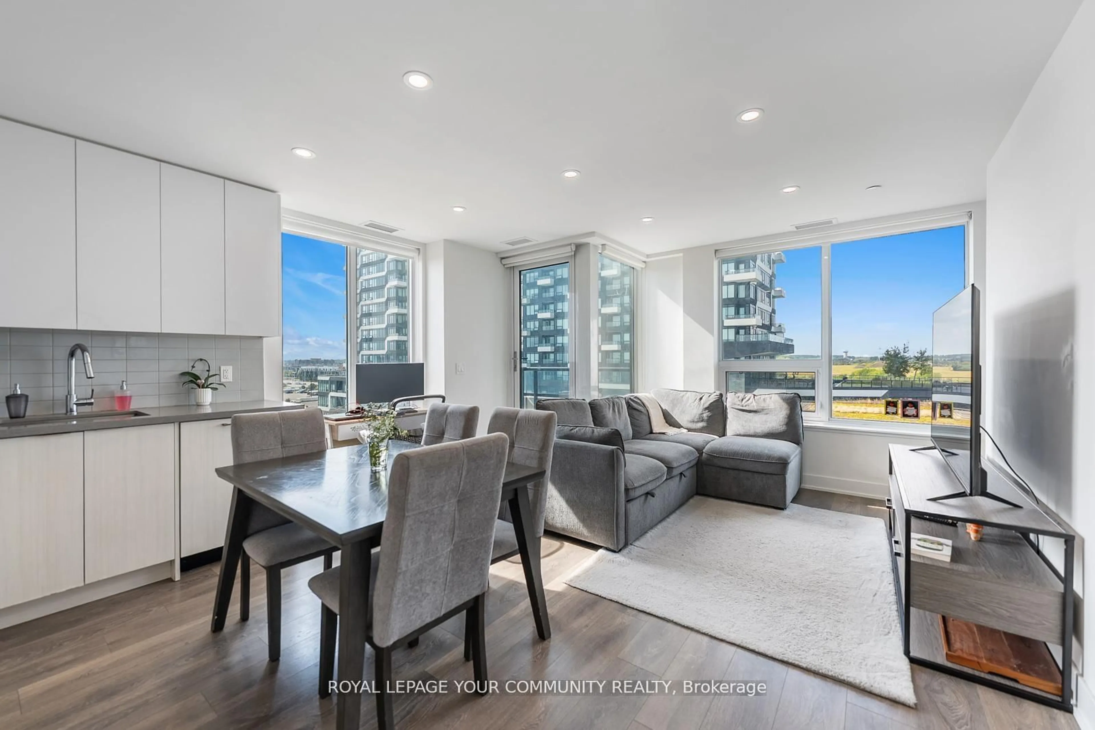 Living room with furniture, unknown for 297 Oak Walk Dr #604, Oakville Ontario L6H 3R6