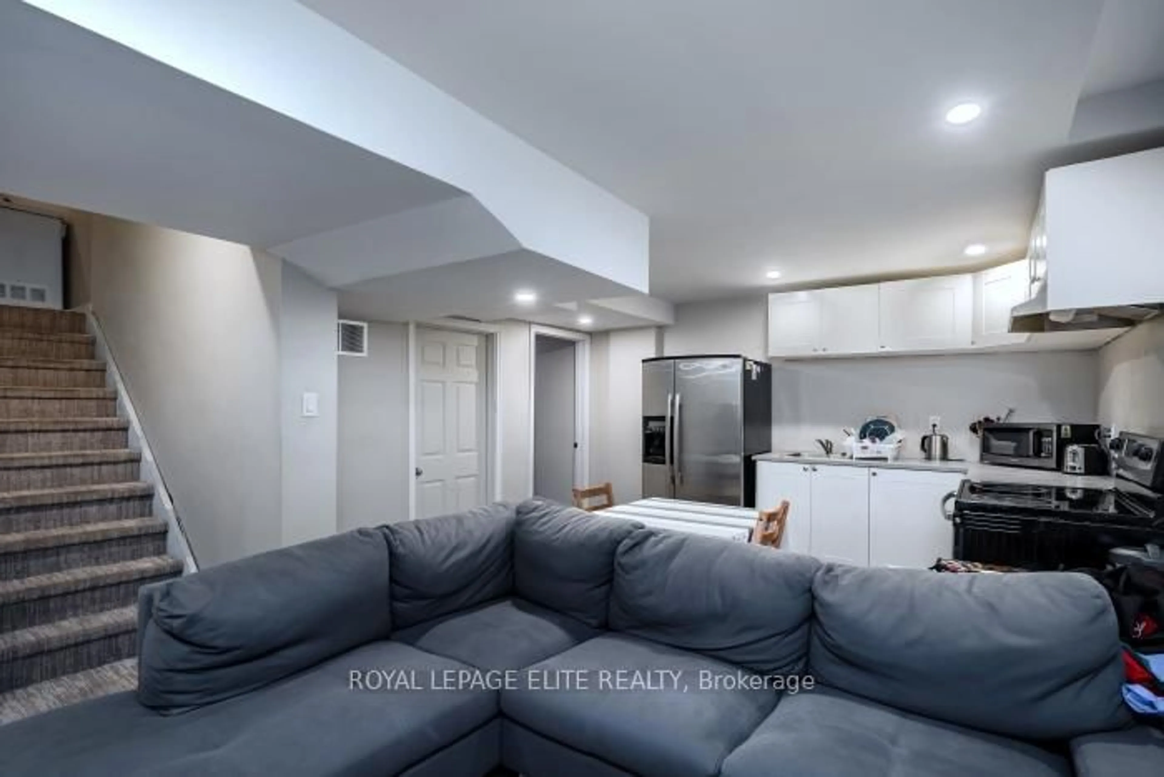 A pic of a room for 17 Chestermere Cres, Brampton Ontario L7A 2E8