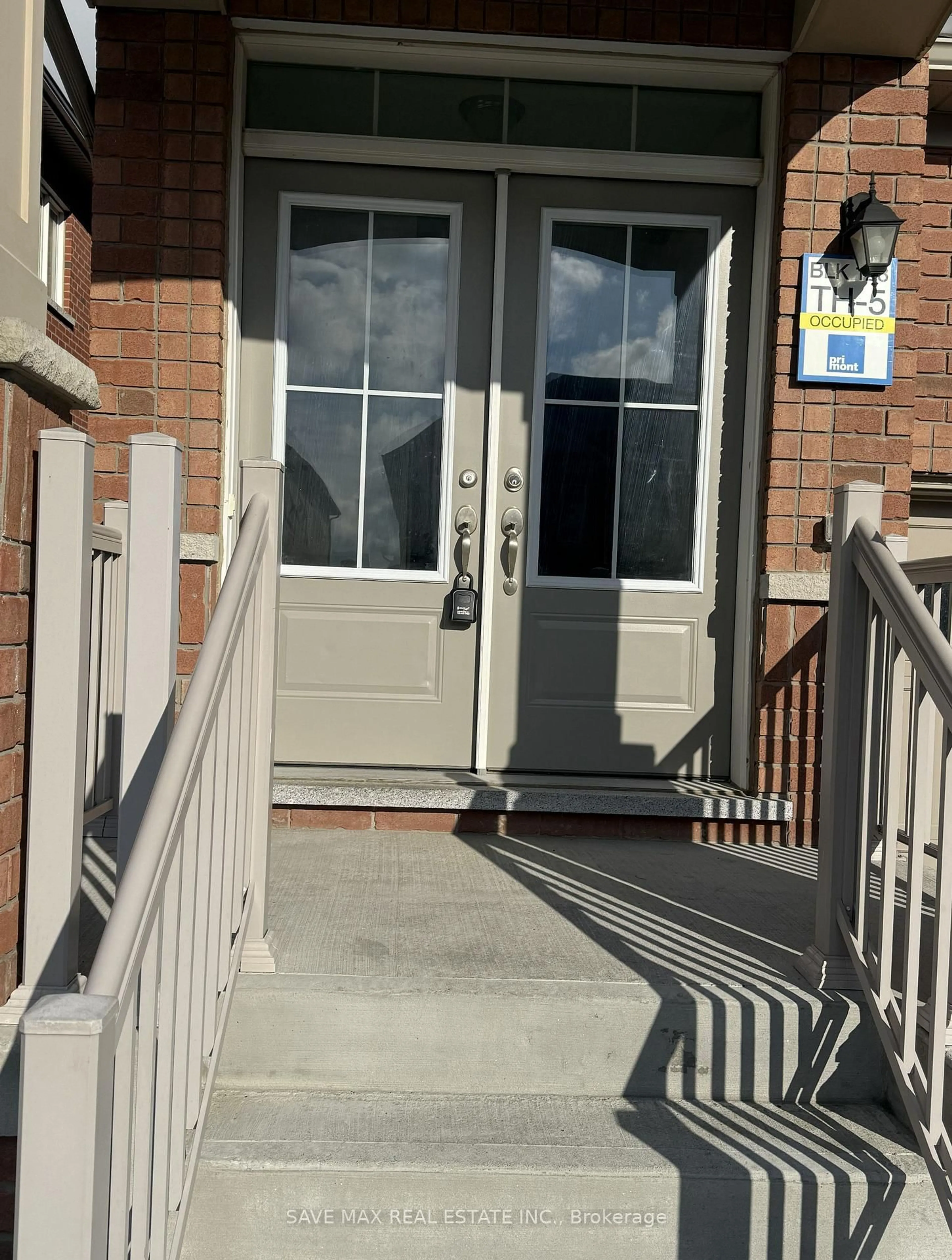 Indoor entryway for 9 Phyllis Dr, Caledon Ontario L7C 4E3