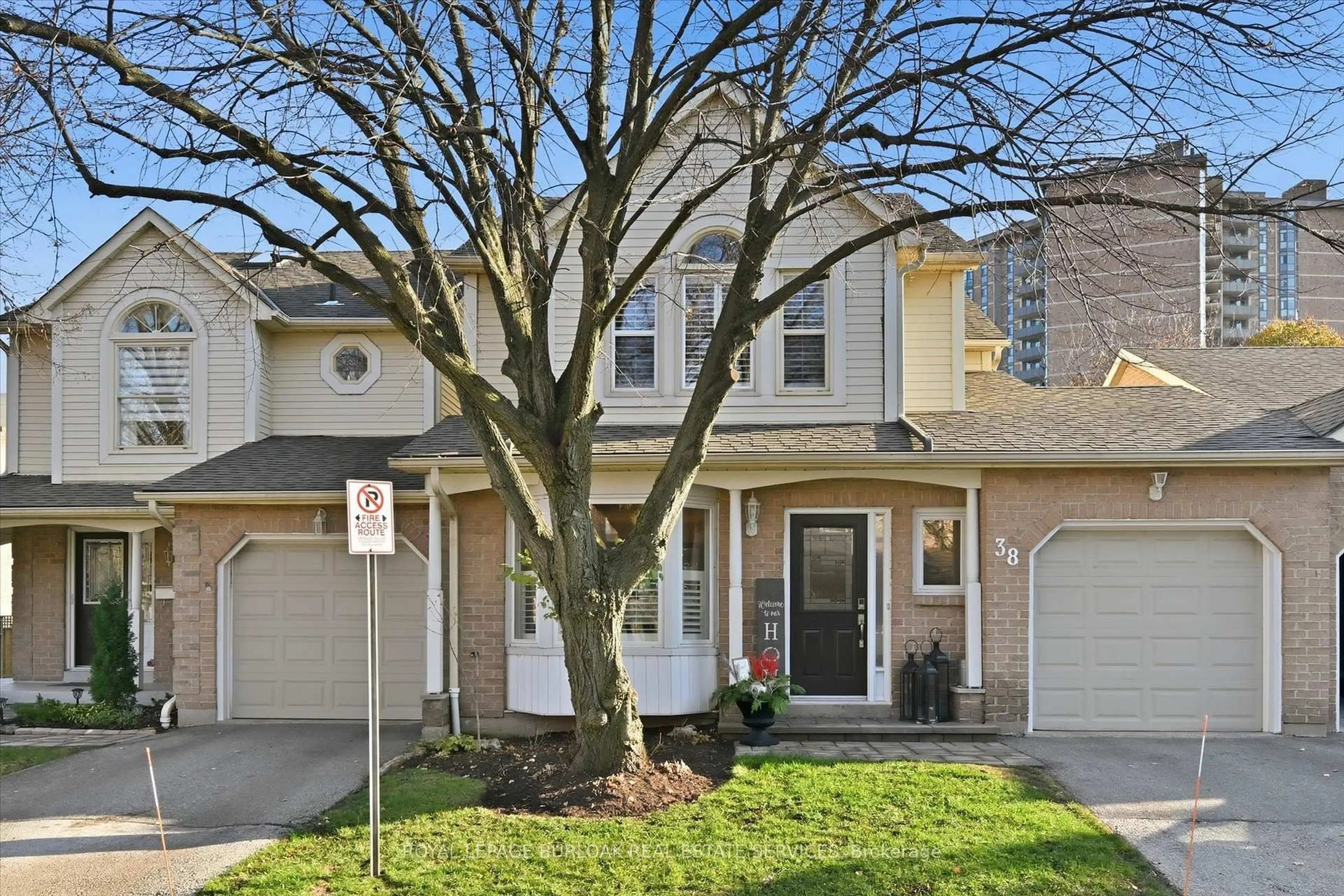 Home with vinyl exterior material, street for 5255 Lakeshore Rd #38, Burlington Ontario L7L 5X8