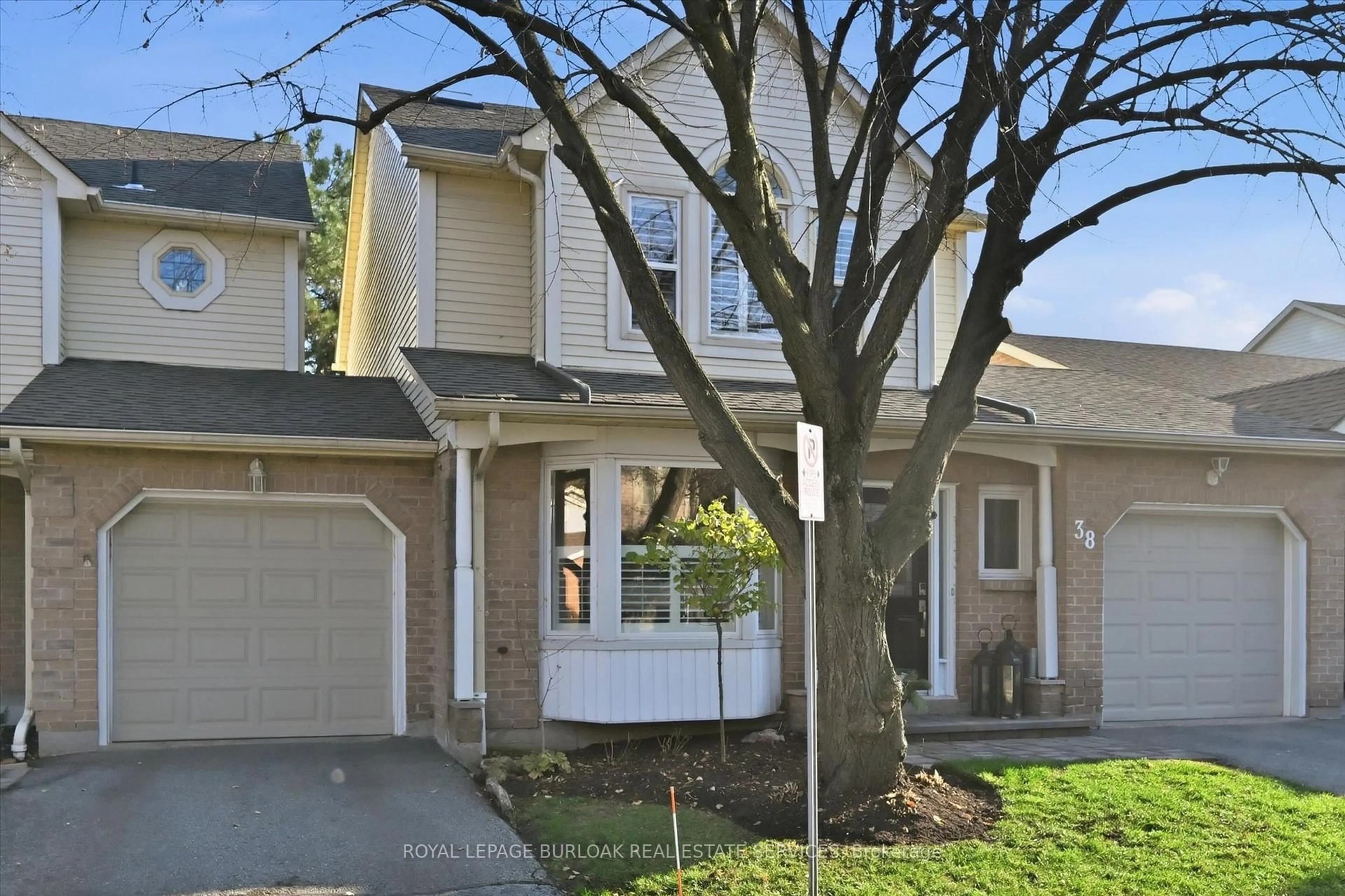 Home with vinyl exterior material, street for 5255 Lakeshore Rd #38, Burlington Ontario L7L 5X8