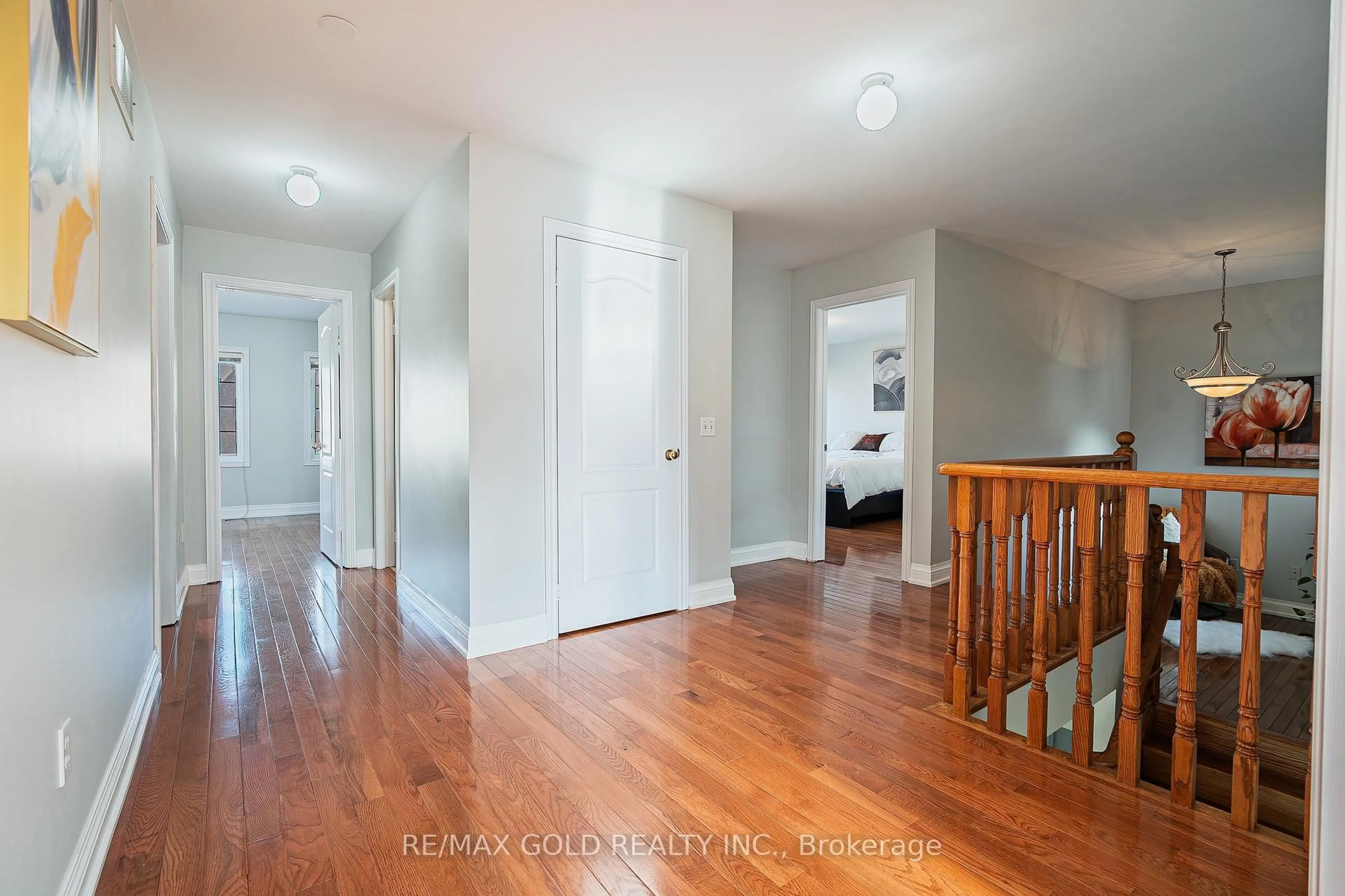 Indoor entryway for 19 Rushbrook Dr, Brampton Ontario L6P 1E4