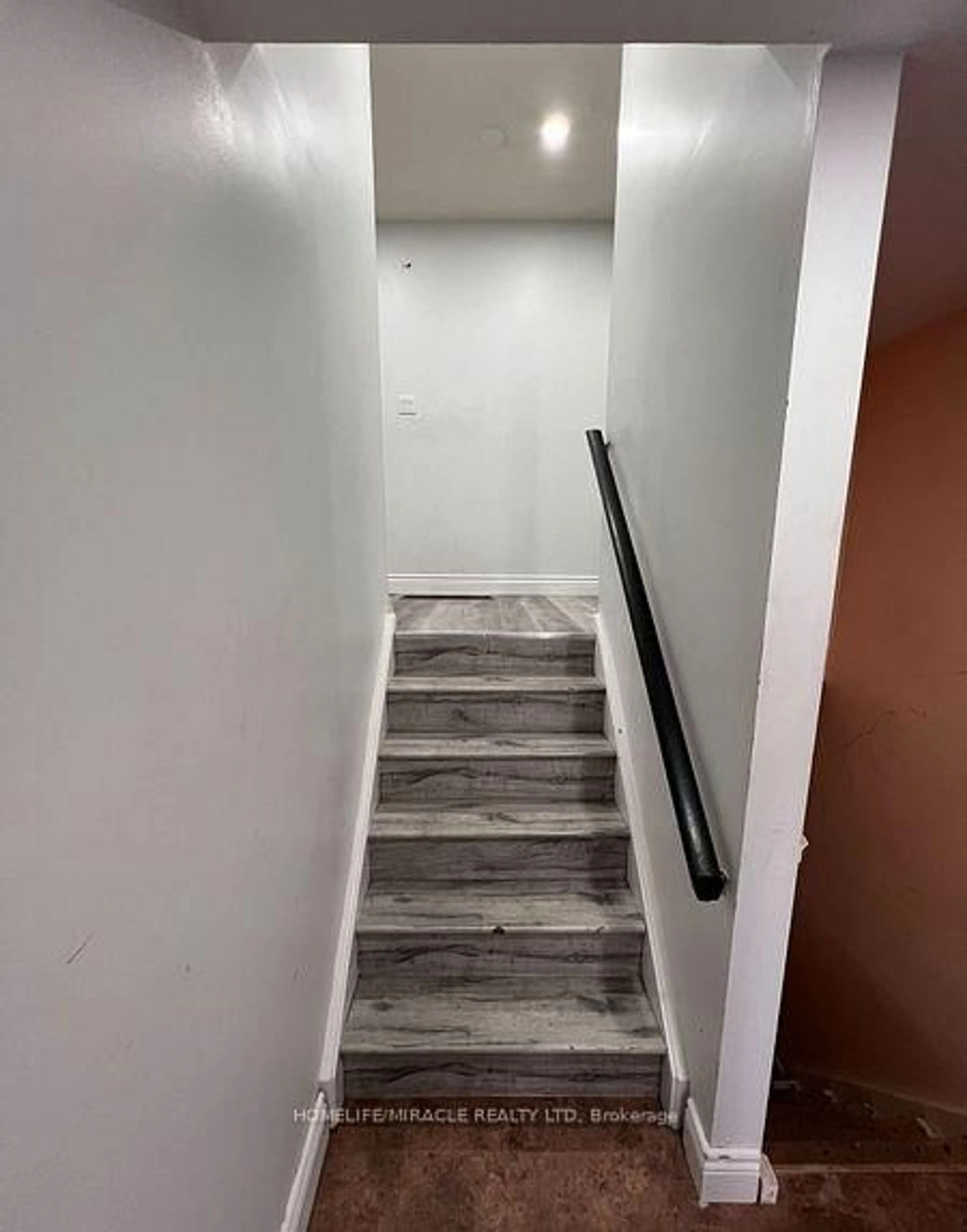Stairs for 93 Greenbriar Rd, Brampton Ontario L6S 2A4