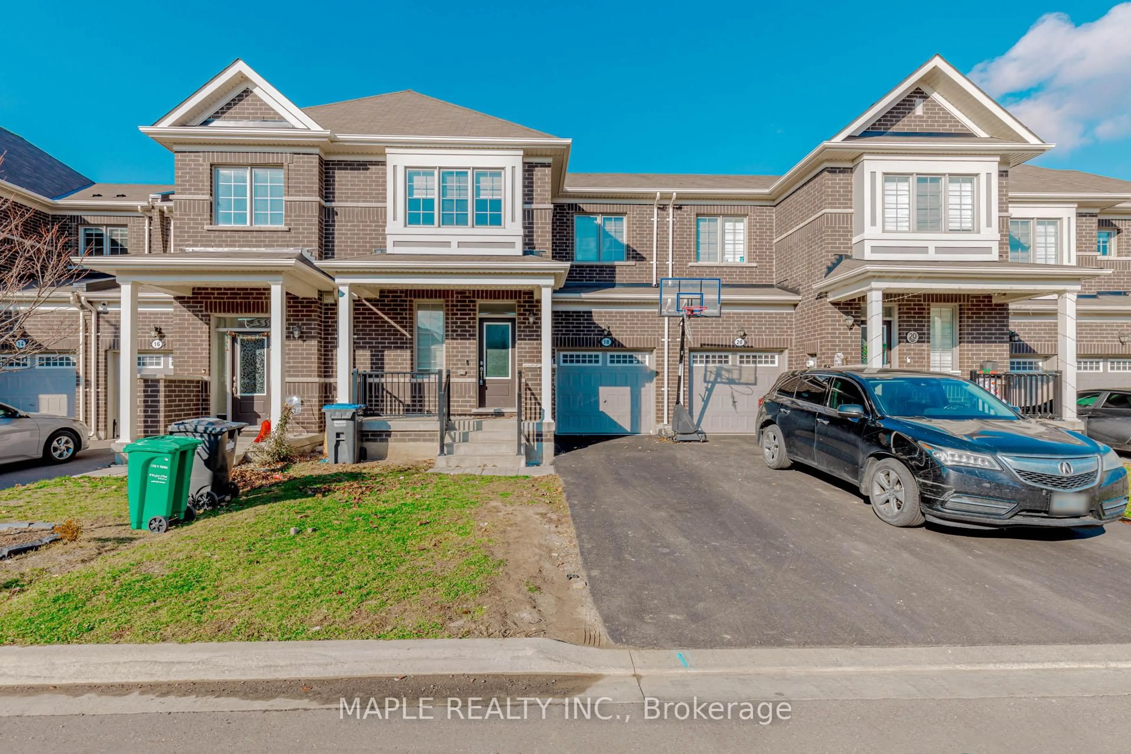 A pic from outside/outdoor area/front of a property/back of a property/a pic from drone, street for 18 Boothill Dr, Brampton Ontario L7A 5E6