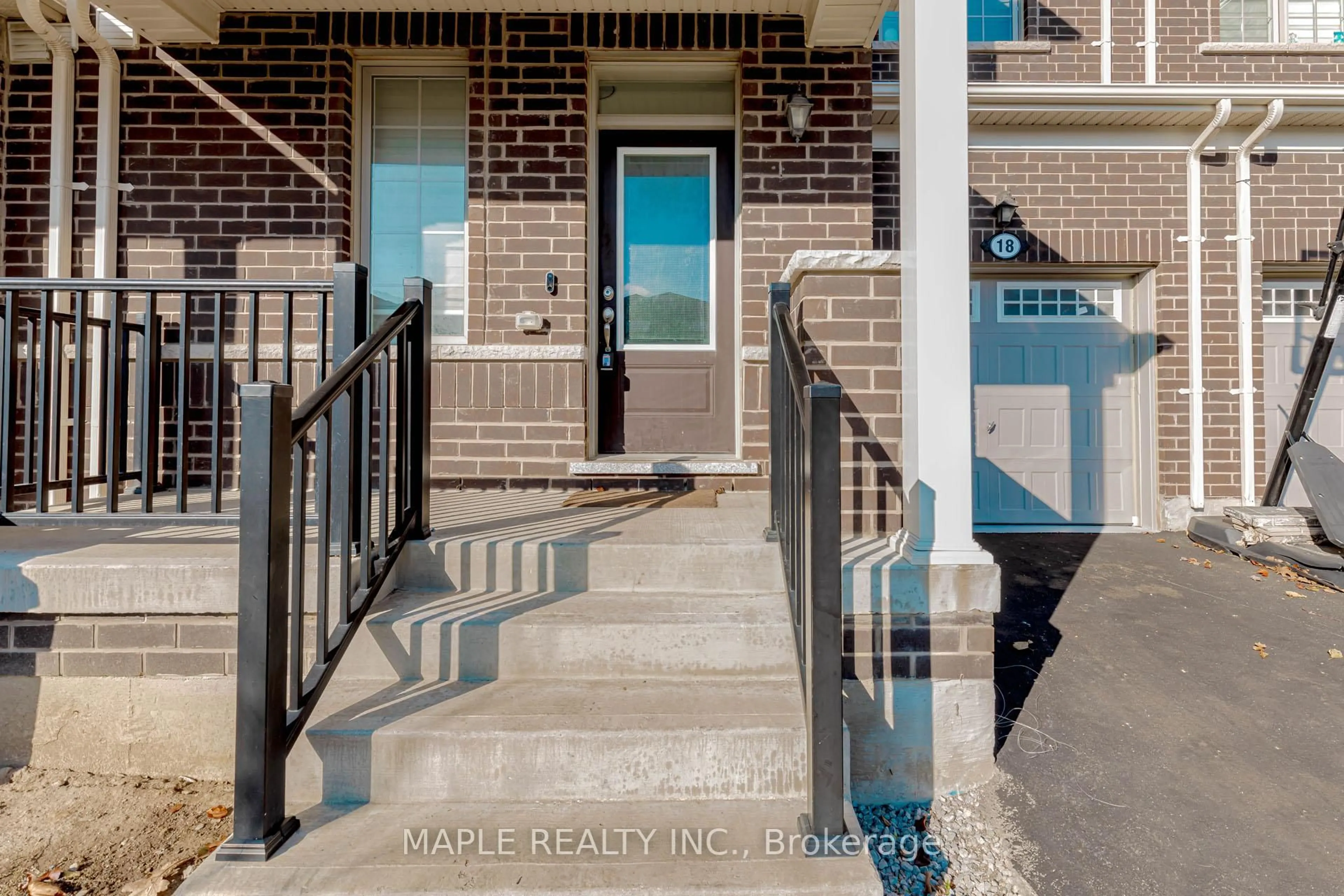 Unknown for 18 Boothill Dr, Brampton Ontario L7A 5E6