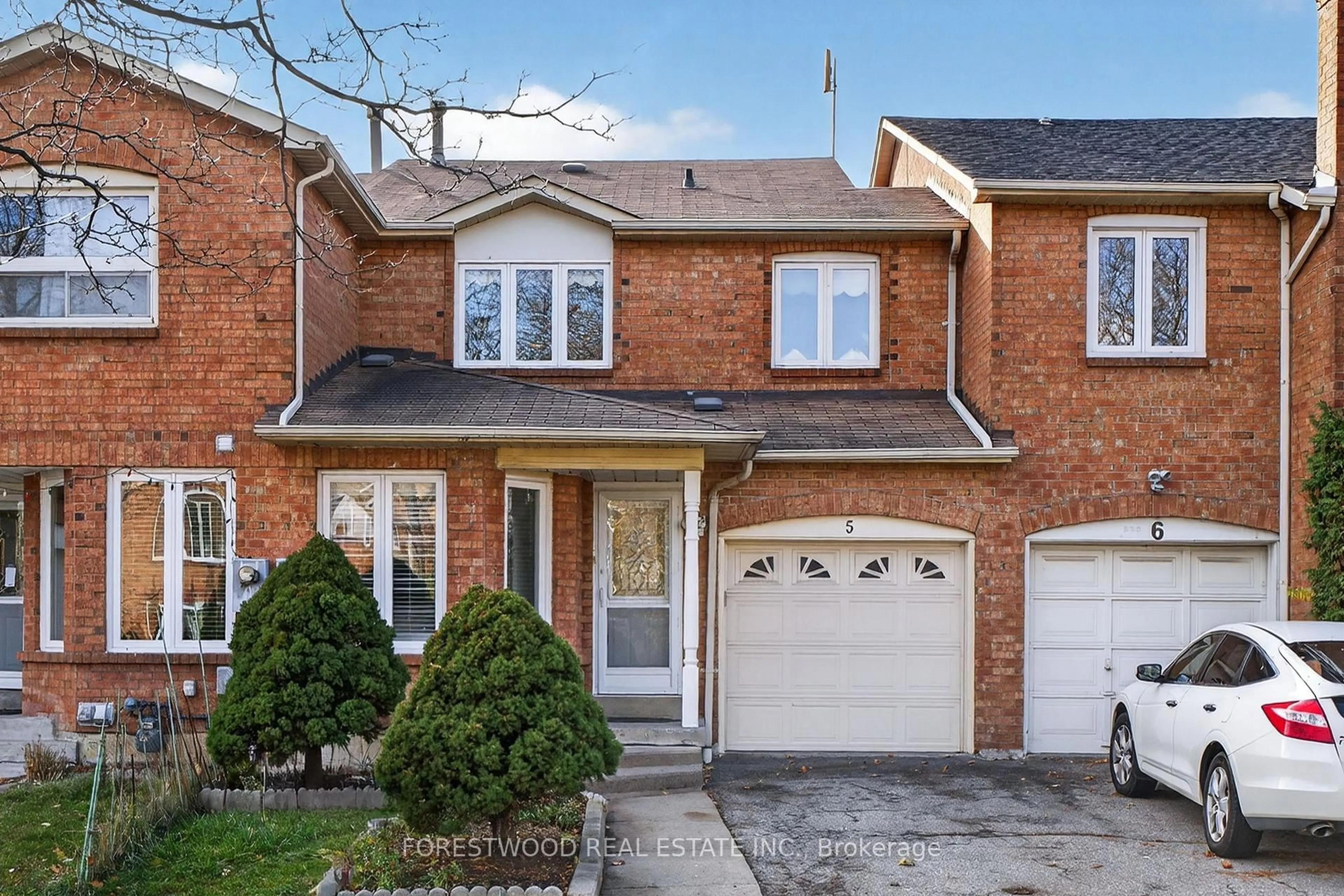 Home with brick exterior material, street for 320 Tailfeather Cres #5, Mississauga Ontario L4Z 2Z6