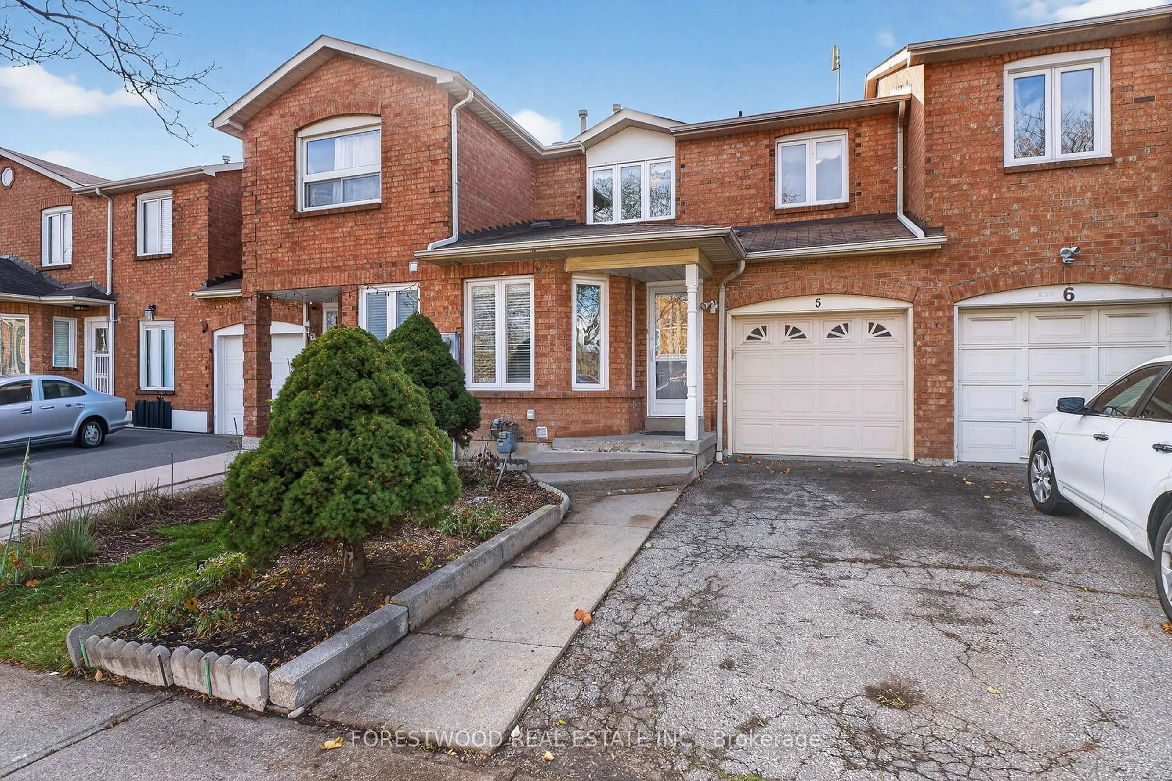 Home with brick exterior material, street for 320 Tailfeather Cres #5, Mississauga Ontario L4Z 2Z6