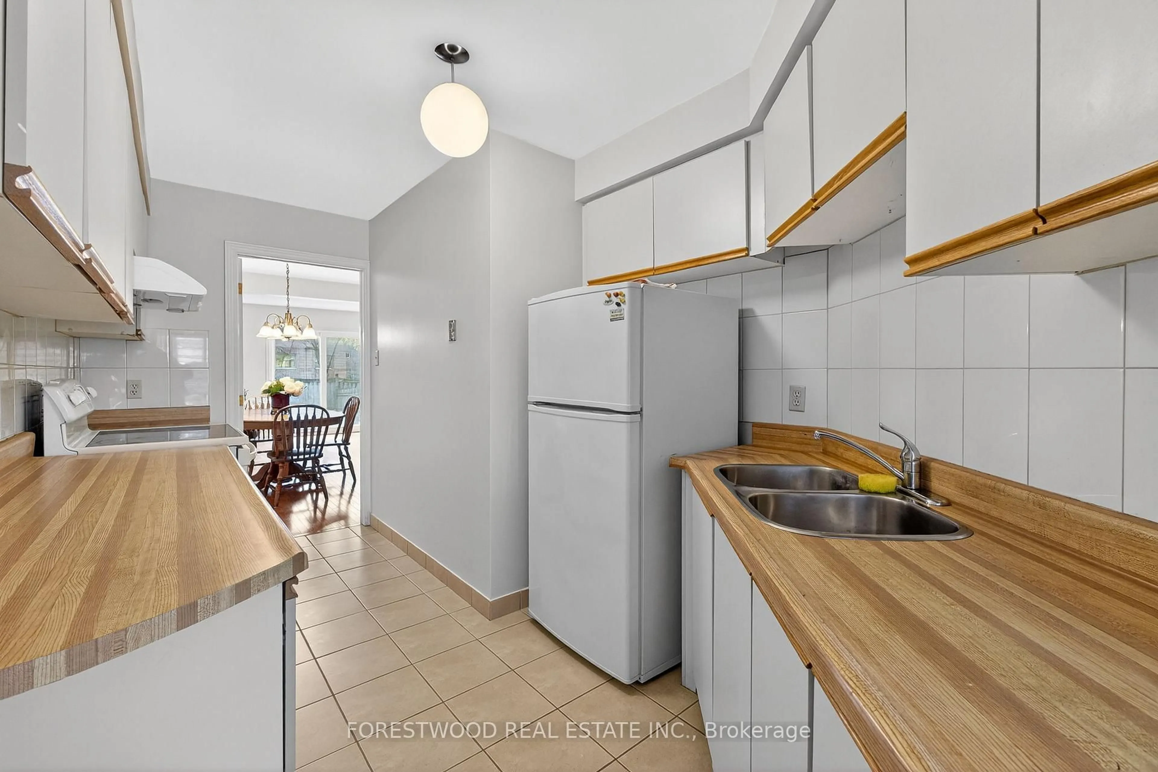 Standard kitchen, unknown for 320 Tailfeather Cres #5, Mississauga Ontario L4Z 2Z6