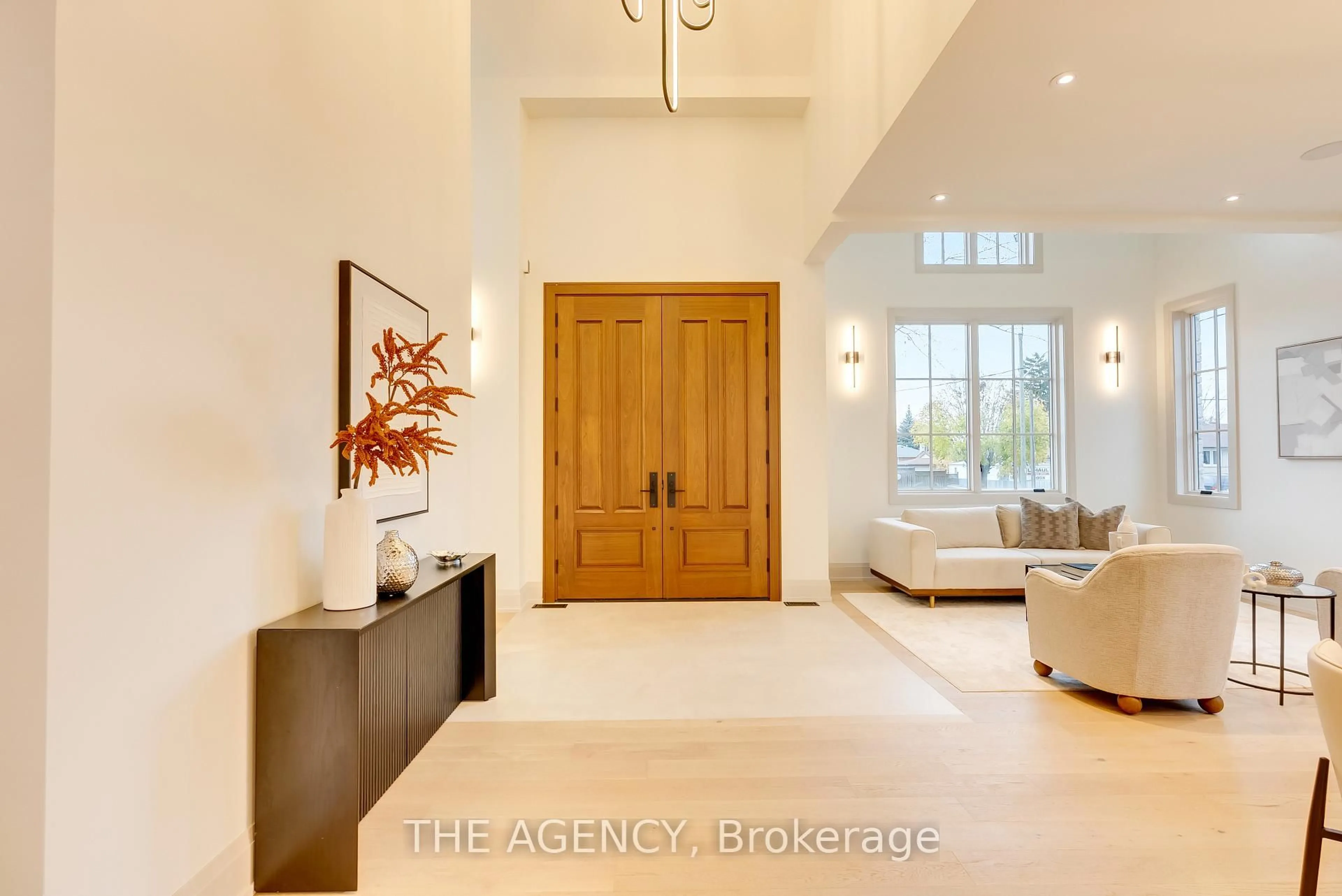 Indoor entryway for 512 Weynway Crt, Oakville Ontario L6L 4G7