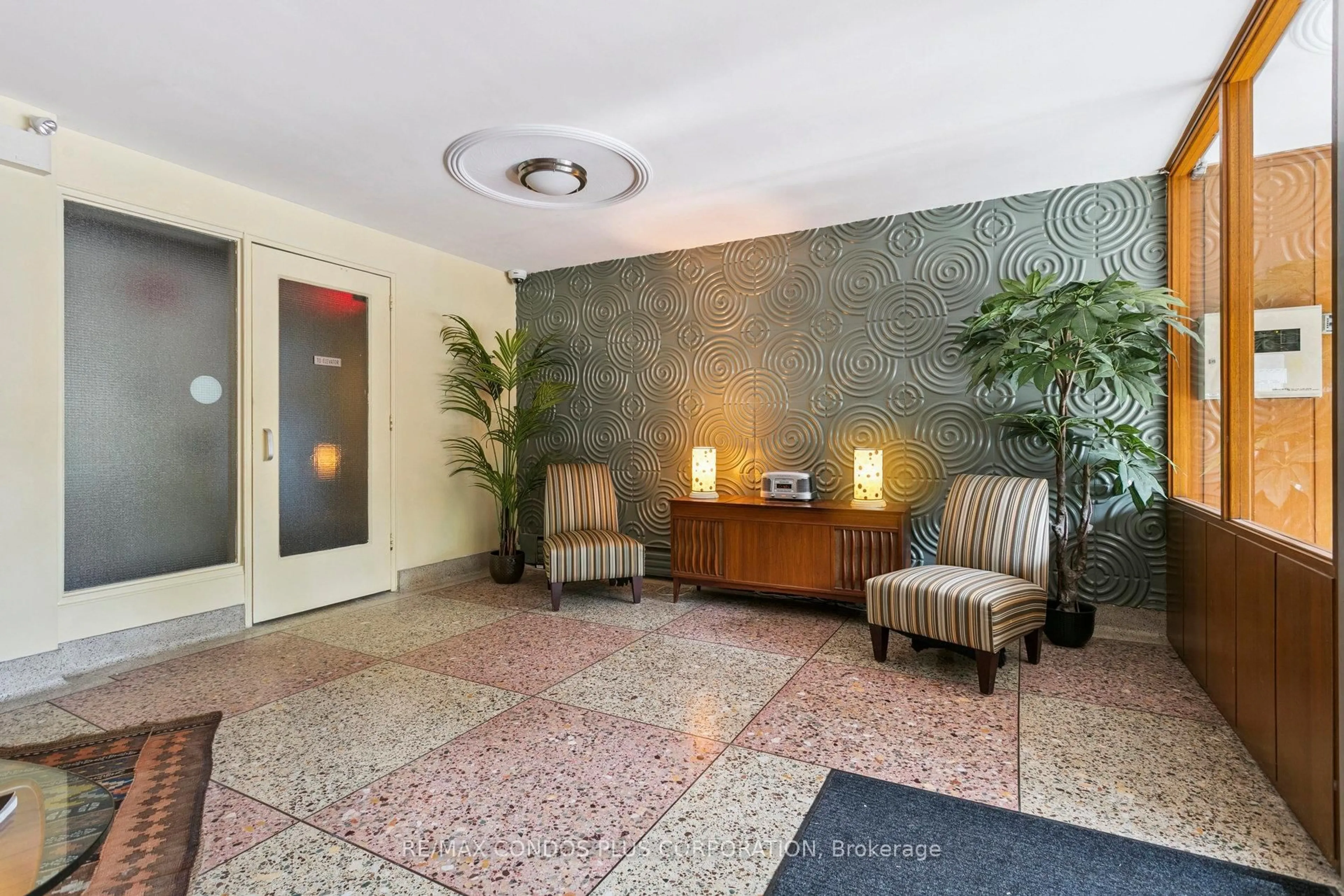 Lobby for 185 Stephen Dr #101, Toronto Ontario M8Y 3N5