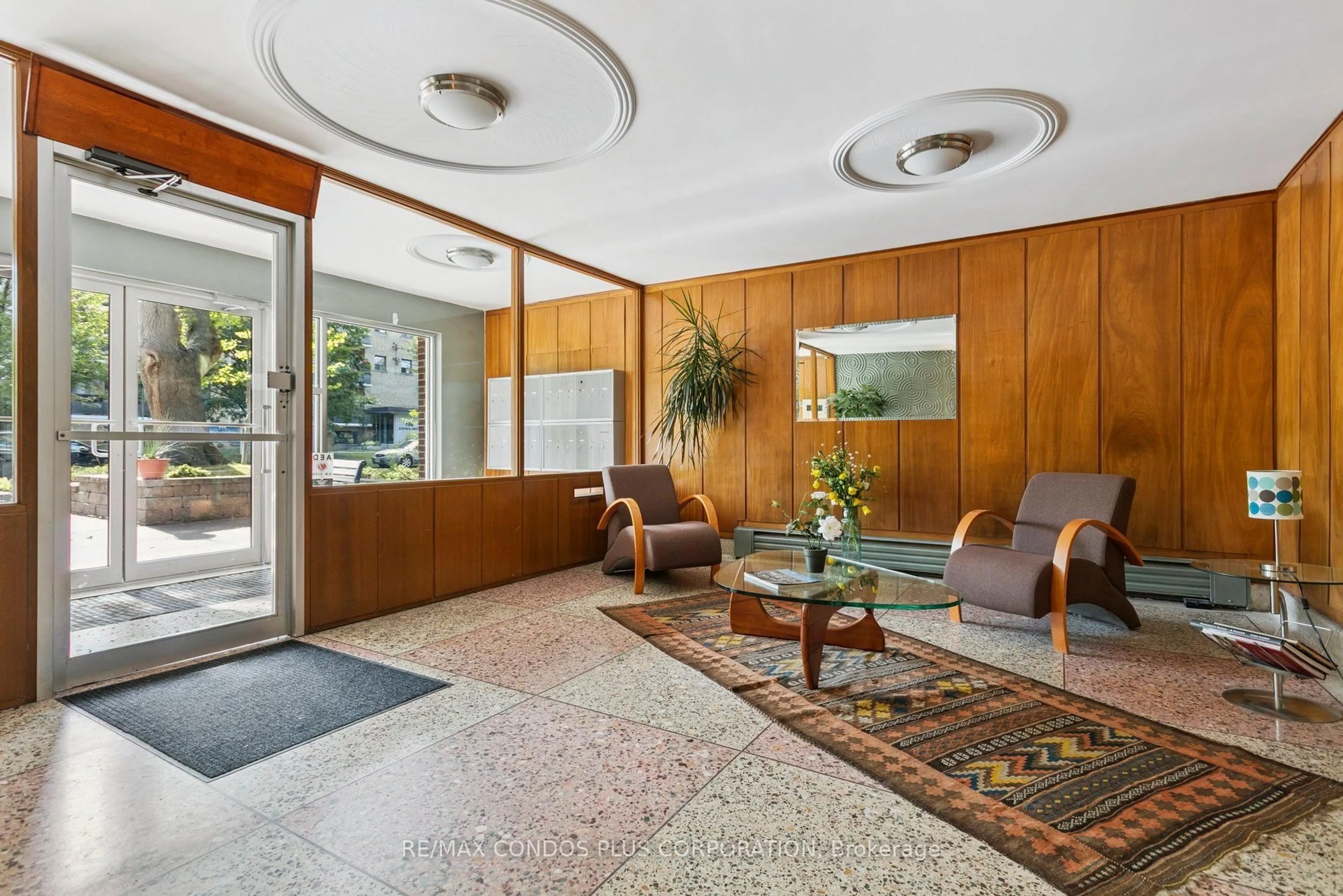 Lobby for 185 Stephen Dr #101, Toronto Ontario M8Y 3N5