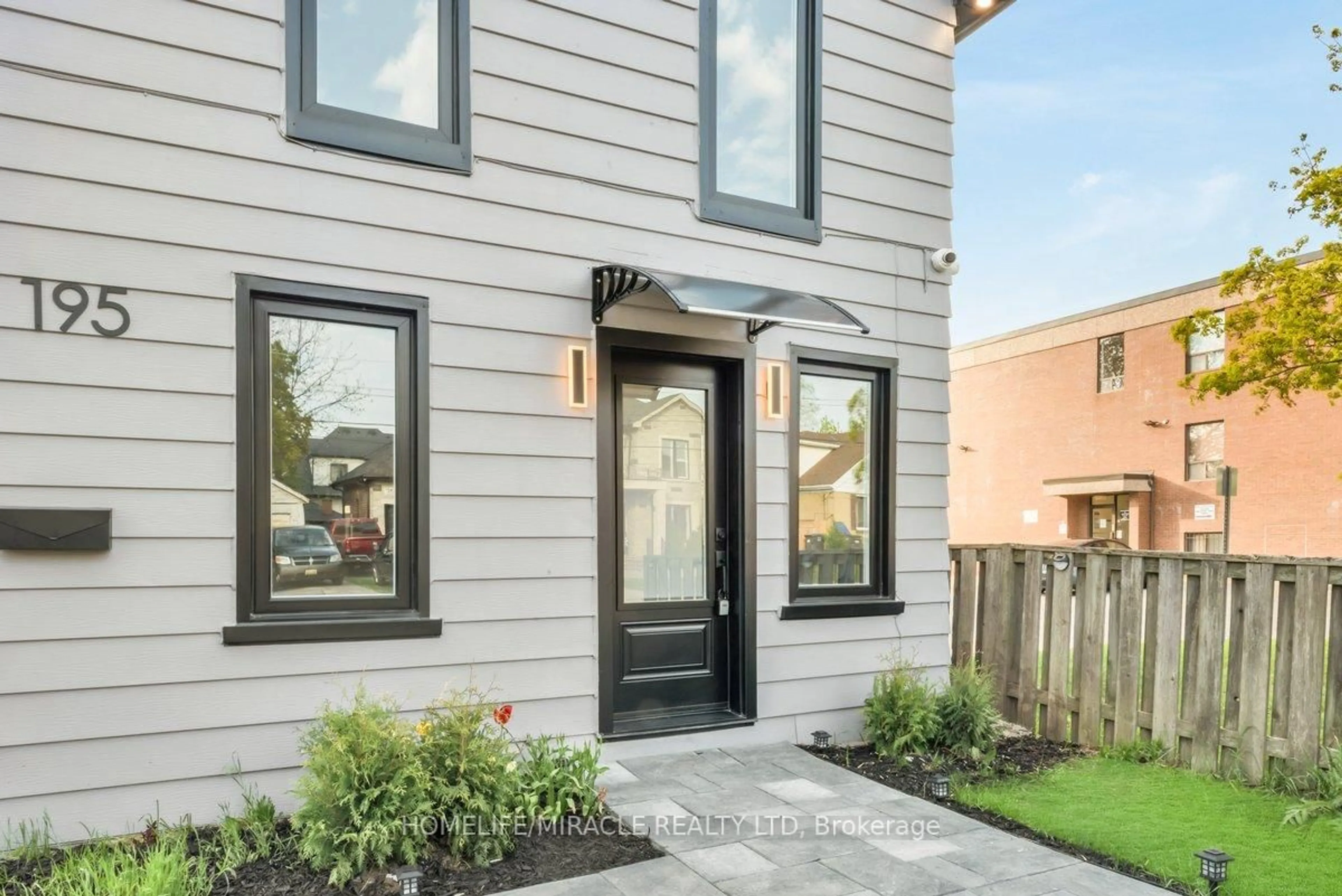 Home with brick exterior material, street for 195 Randi Rd, Mississauga Ontario L5A 1V6