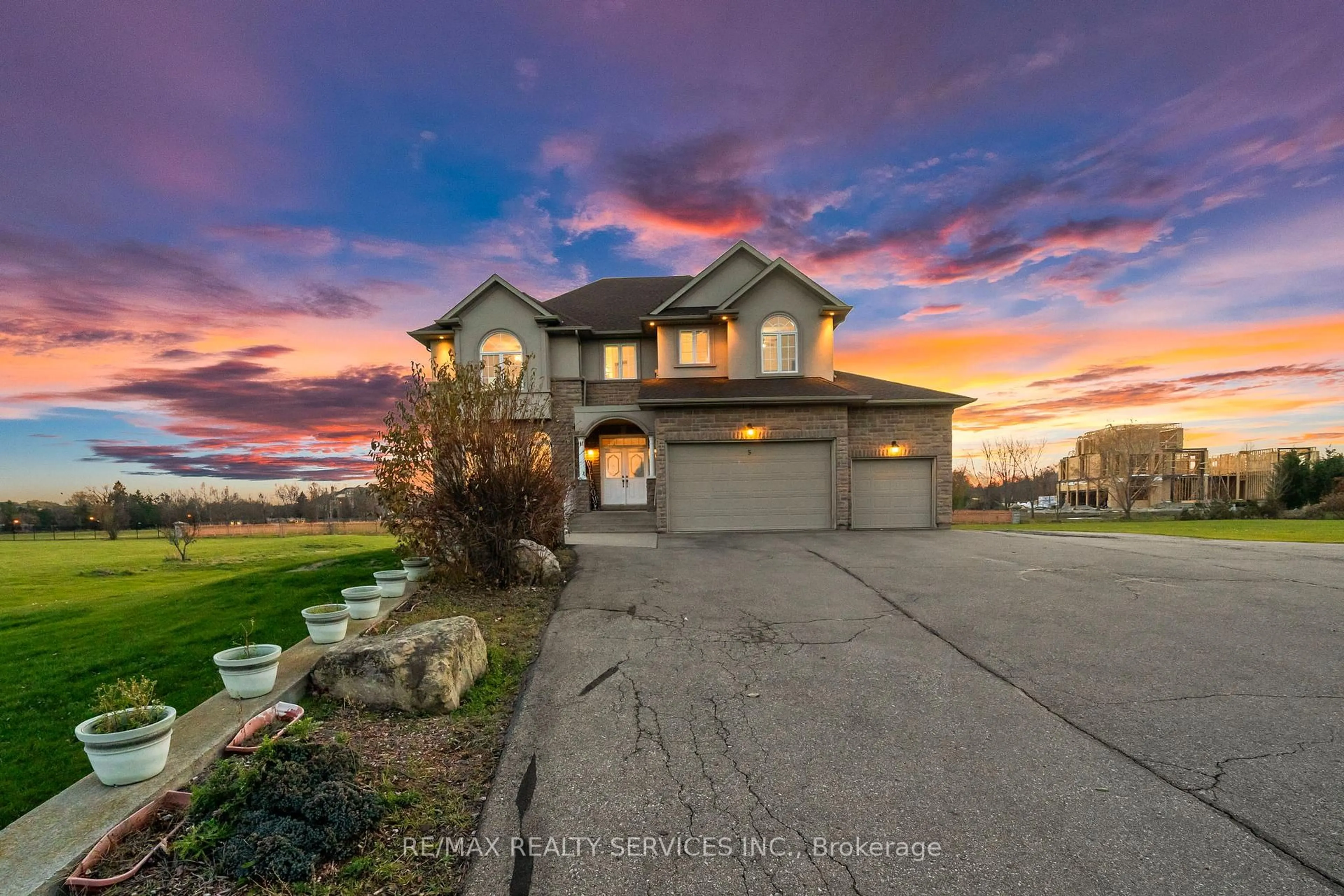 A pic from outside/outdoor area/front of a property/back of a property/a pic from drone, water/lake/river/ocean view for 5 Farina Dr, Brampton Ontario L6P 0E3