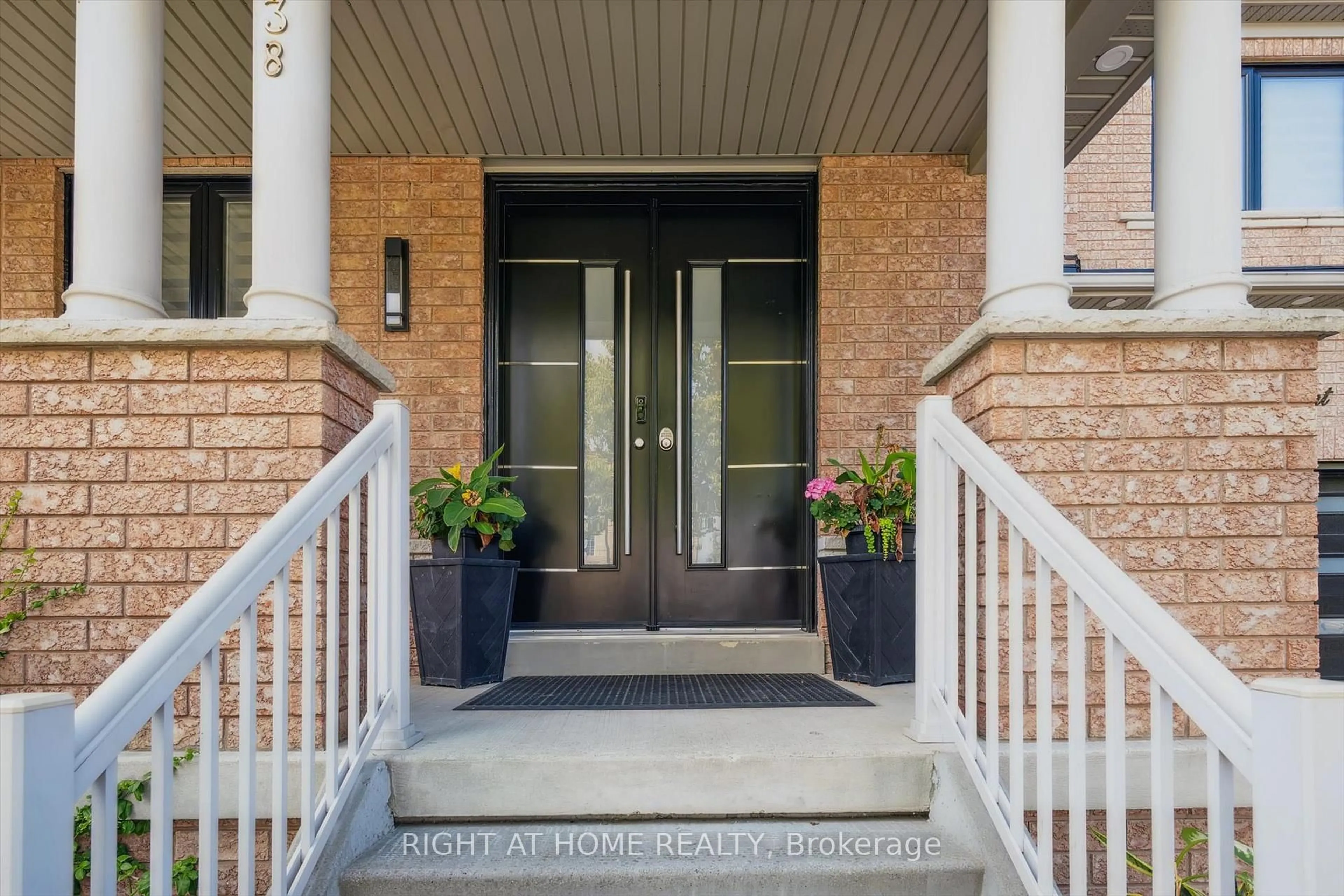 Indoor entryway for 38 Cape Dorset Cres, Brampton Ontario L6R 3L2