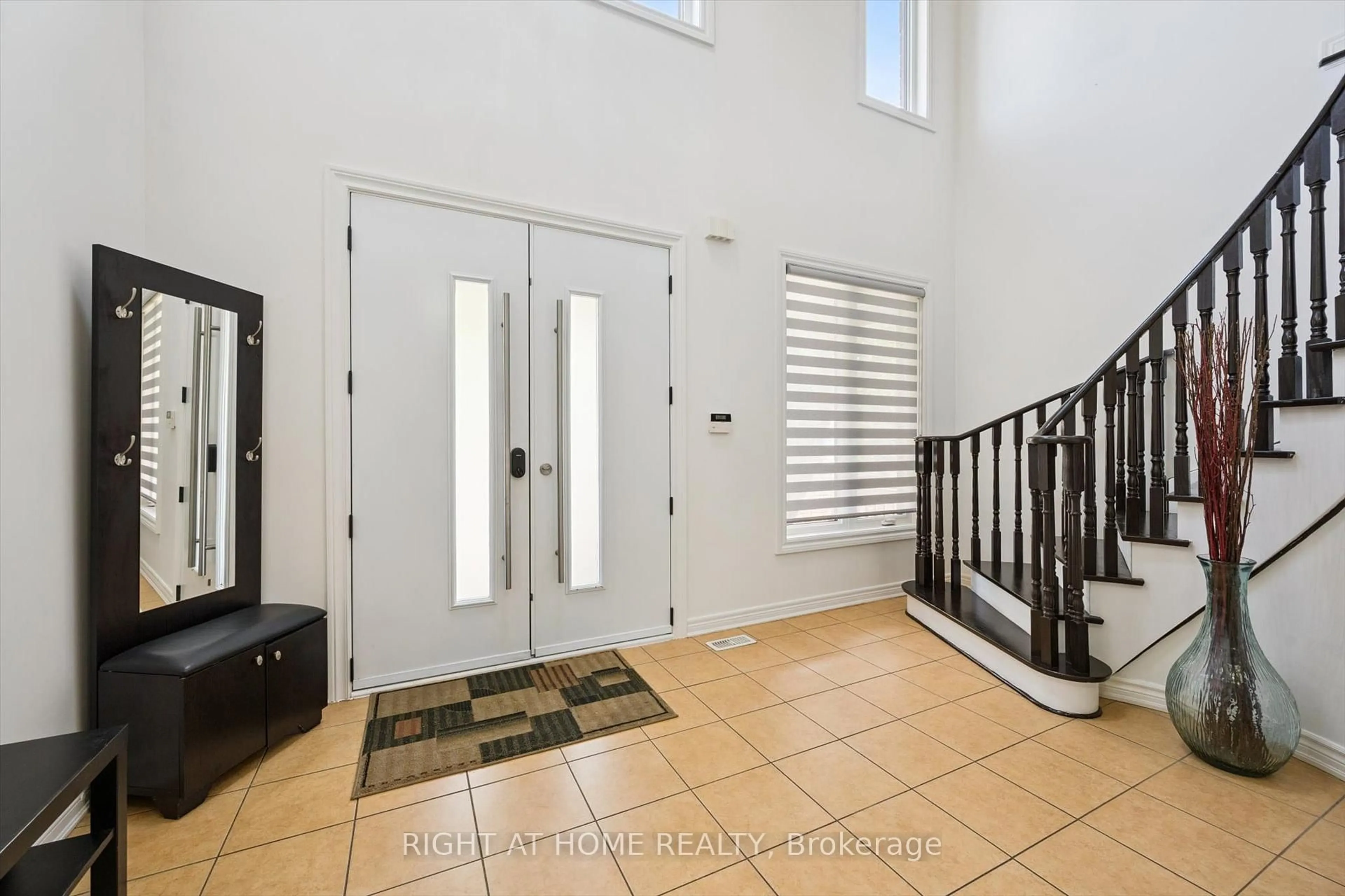 Indoor entryway for 38 Cape Dorset Cres, Brampton Ontario L6R 3L2