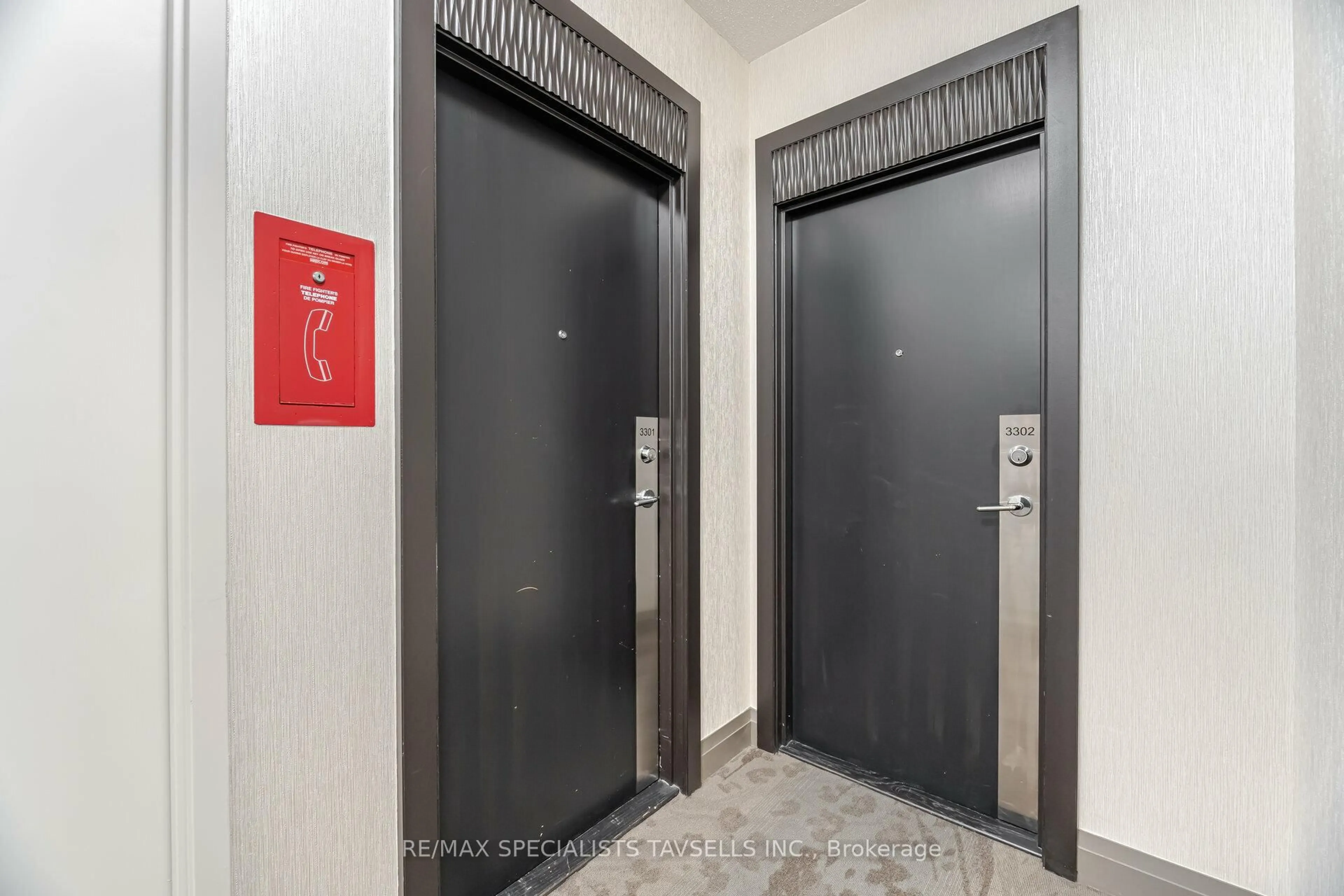 Indoor foyer for 3515 Kariya Dr #3301, Mississauga Ontario L5B 0C1