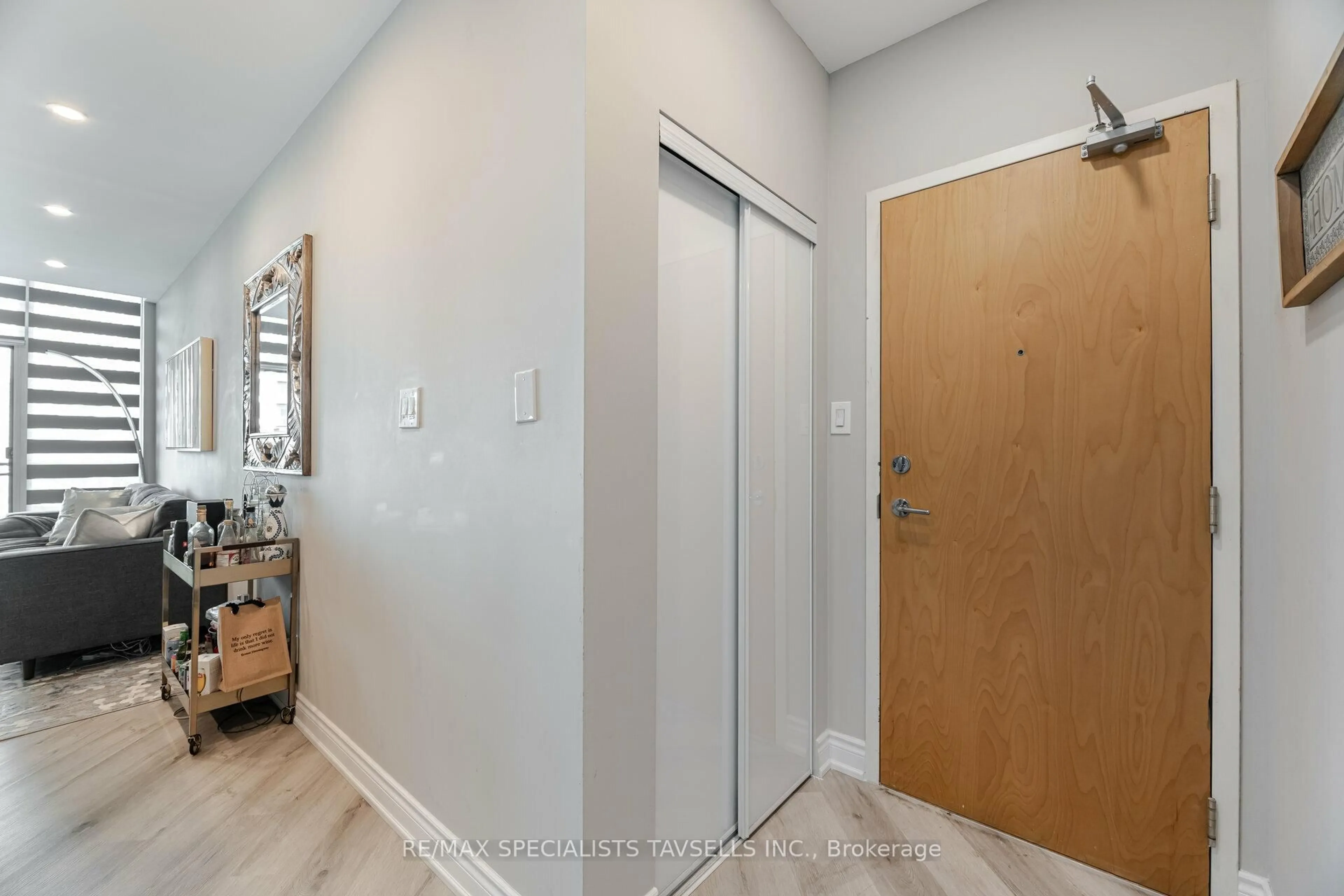 Indoor entryway for 3515 Kariya Dr #3301, Mississauga Ontario L5B 0C1