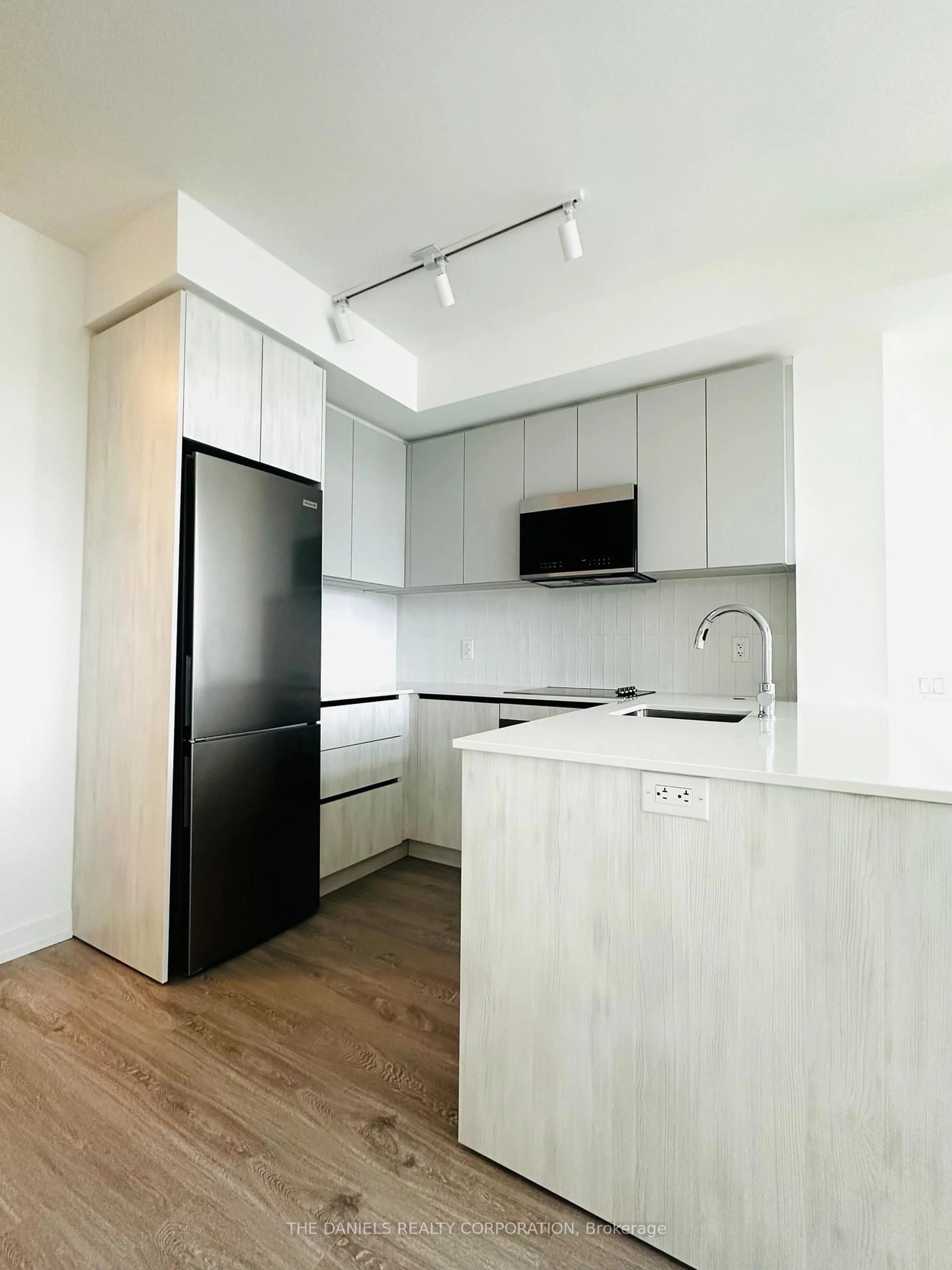 Standard kitchen, unknown for 2485 Eglinton Ave #1114, Mississauga Ontario L5M 2T1