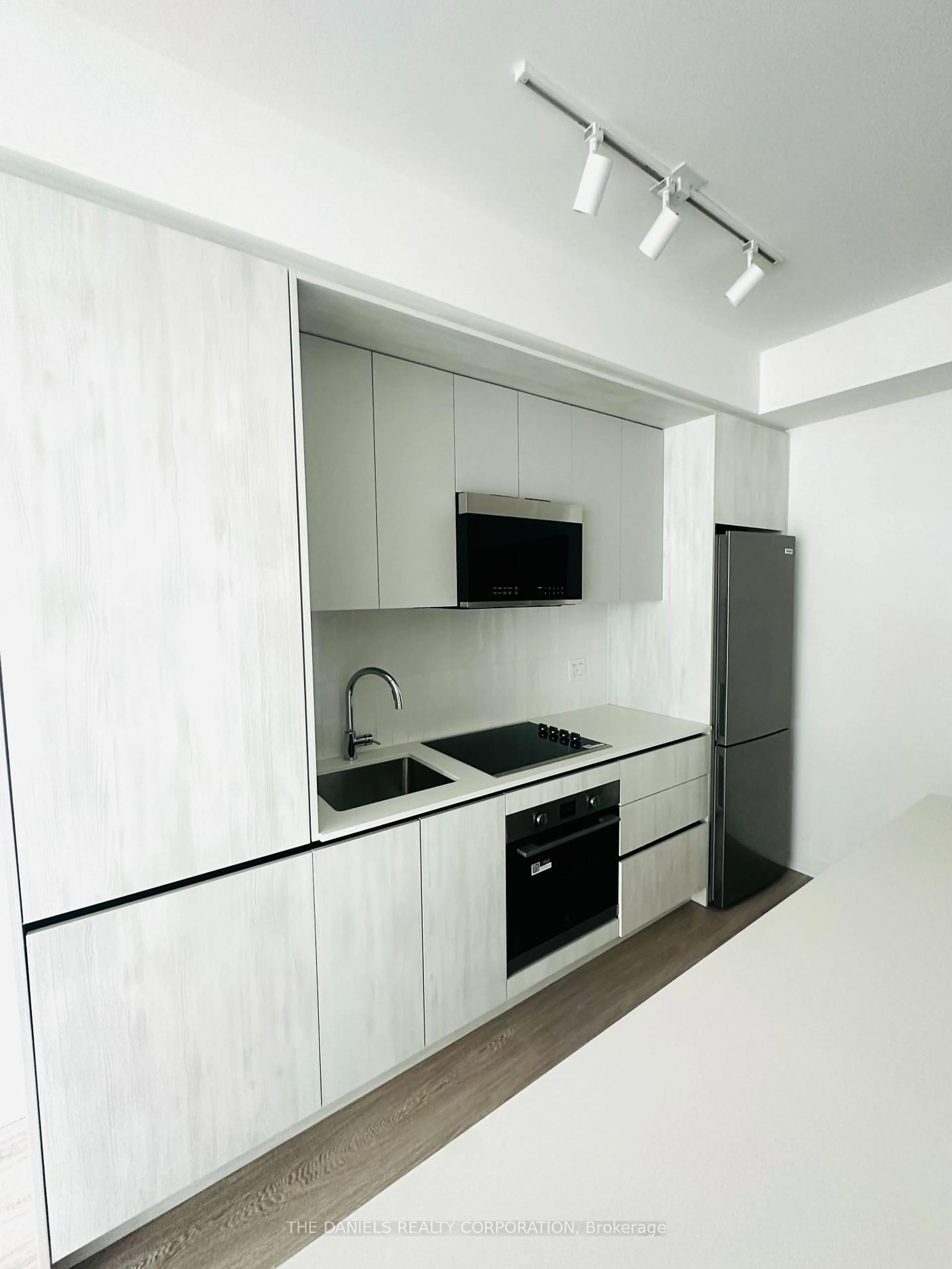 Standard kitchen, unknown for 2485 Eglinton Ave #809, Mississauga Ontario L5M 2T1