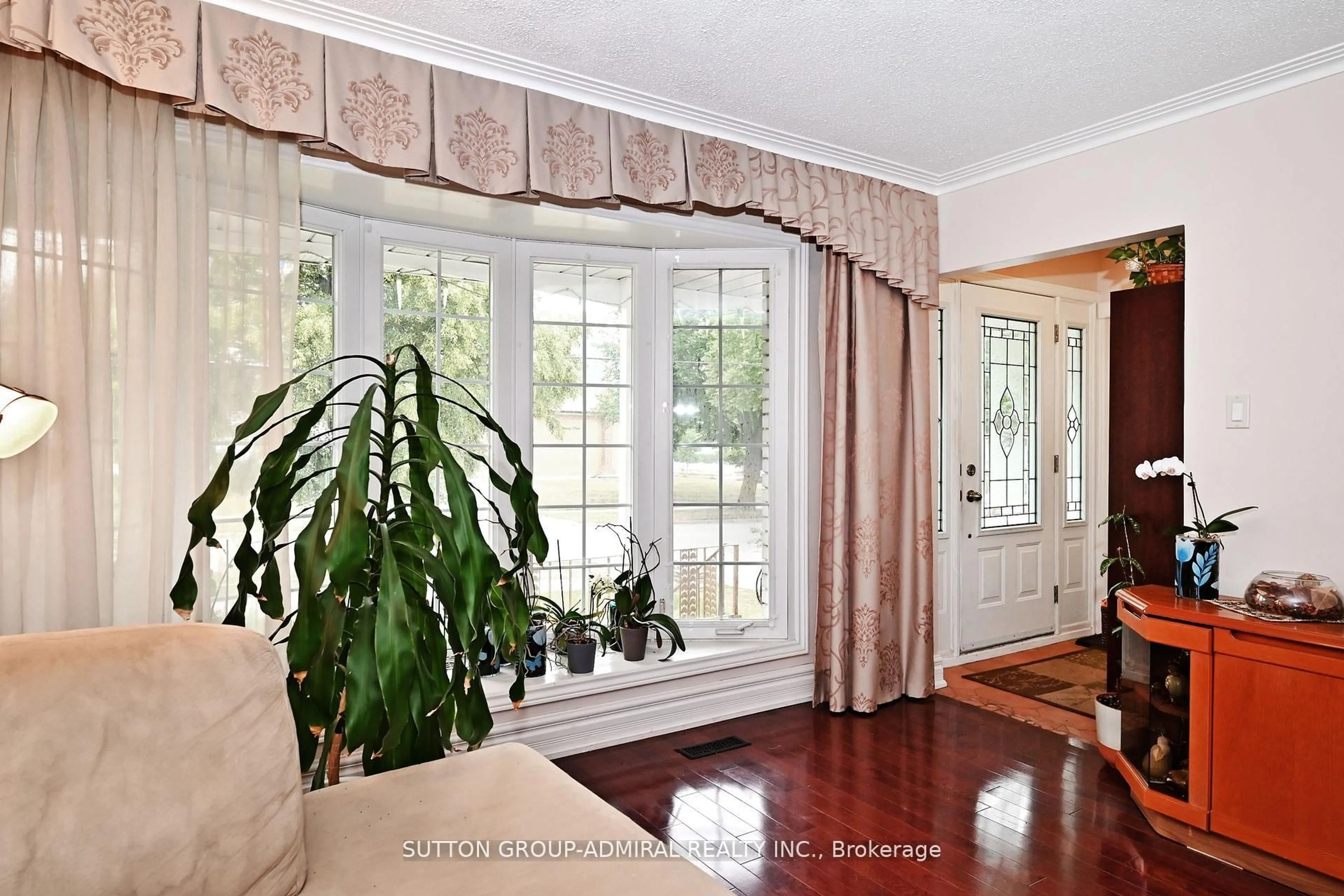 Indoor entryway for 47 Tobermory Dr, Toronto Ontario M3N 2R4