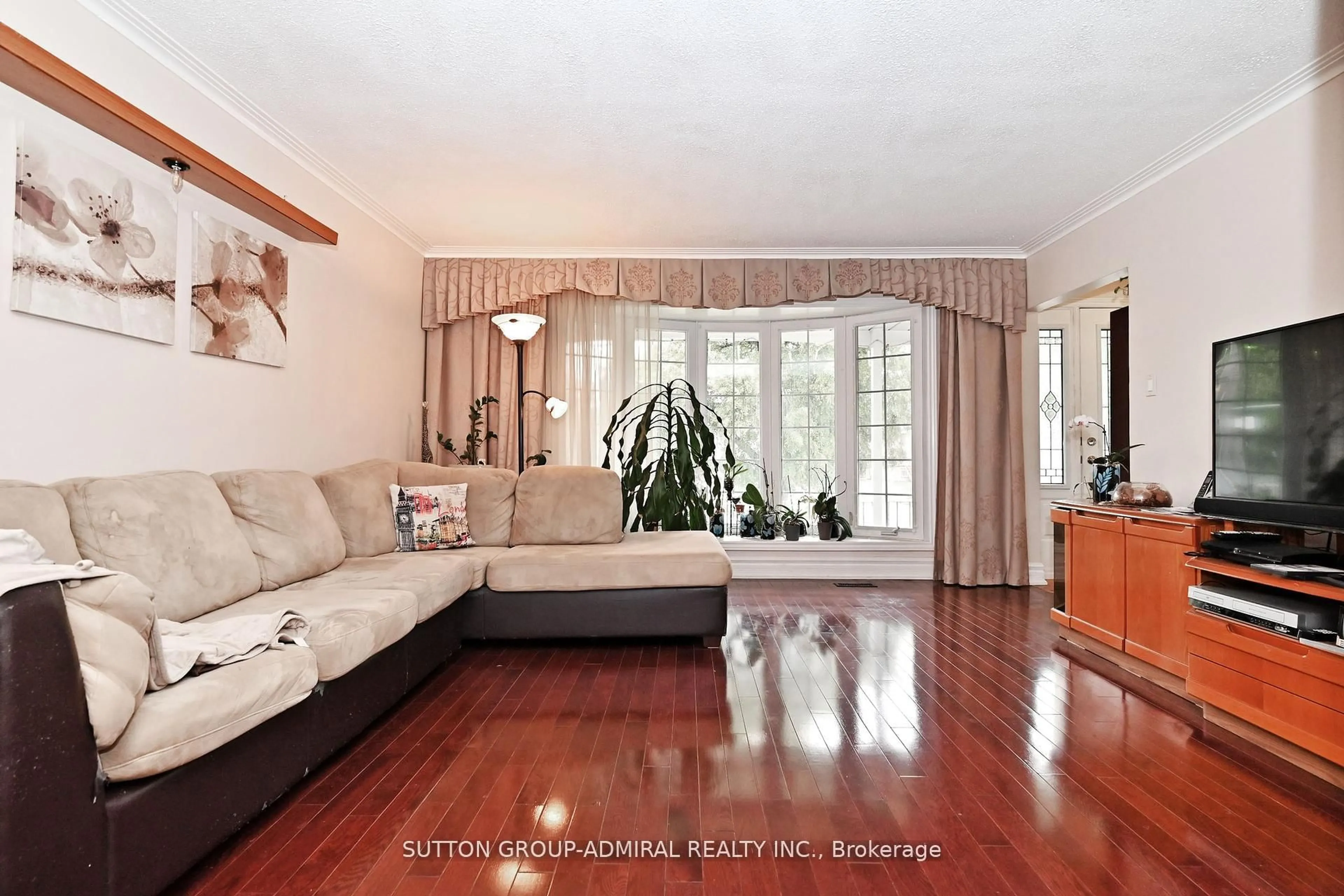 Living room with furniture, unknown for 47 Tobermory Dr, Toronto Ontario M3N 2R4