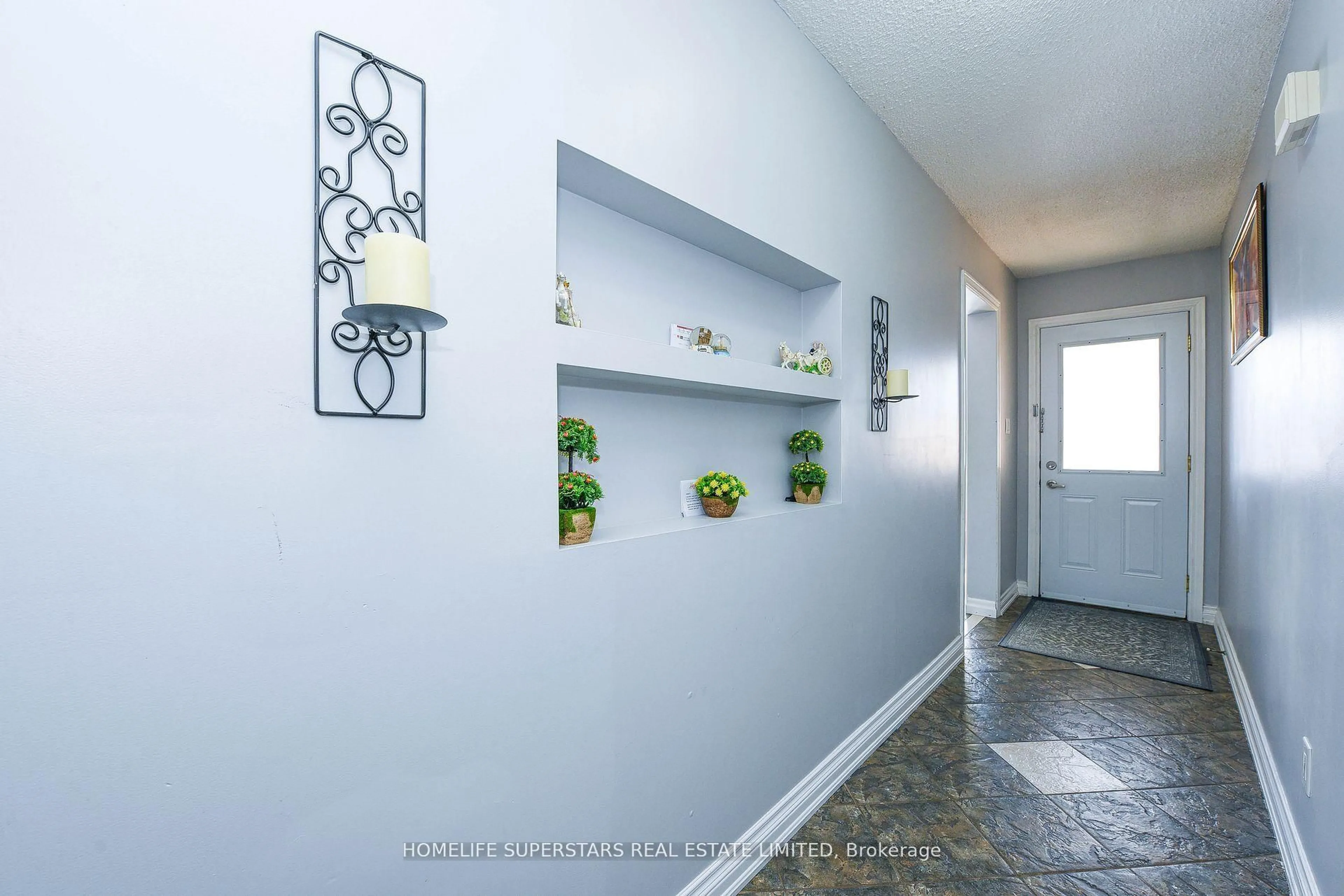 Indoor entryway for 5 Norbert Rd, Brampton Ontario L6Y 2J9