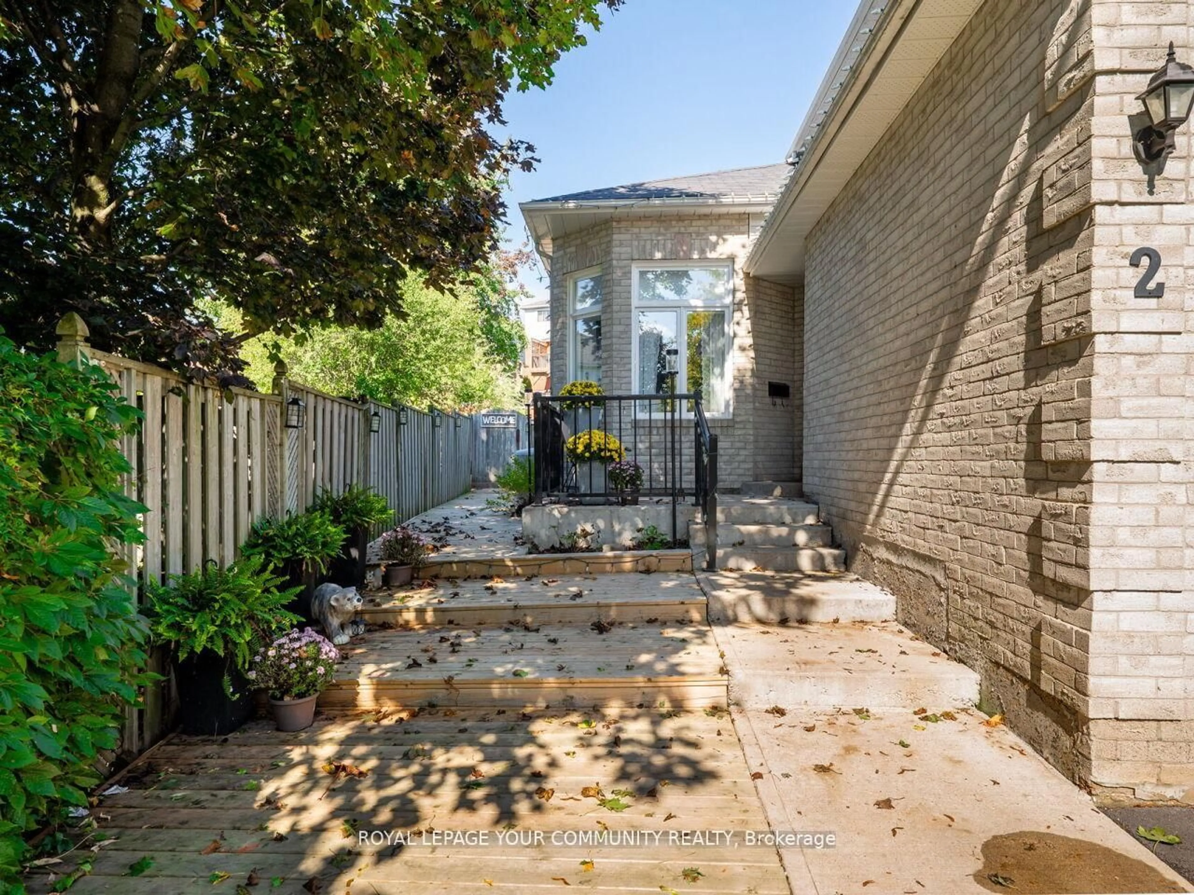 Patio, street for 2 Lawton Crt, Orangeville Ontario L9W 4X4