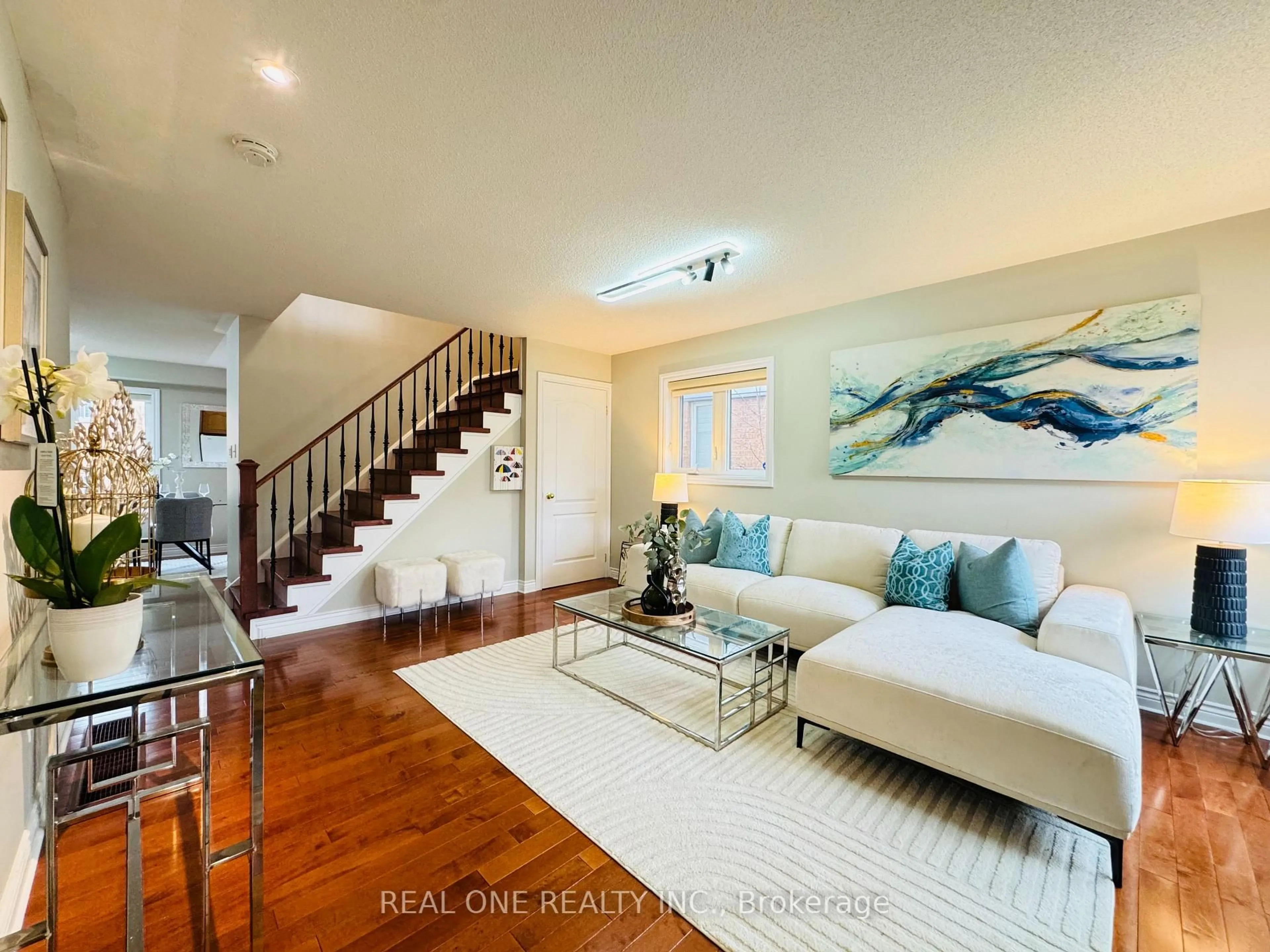 Living room with furniture, unknown for 2470 Bankside Dr, Mississauga Ontario L5M 6E6