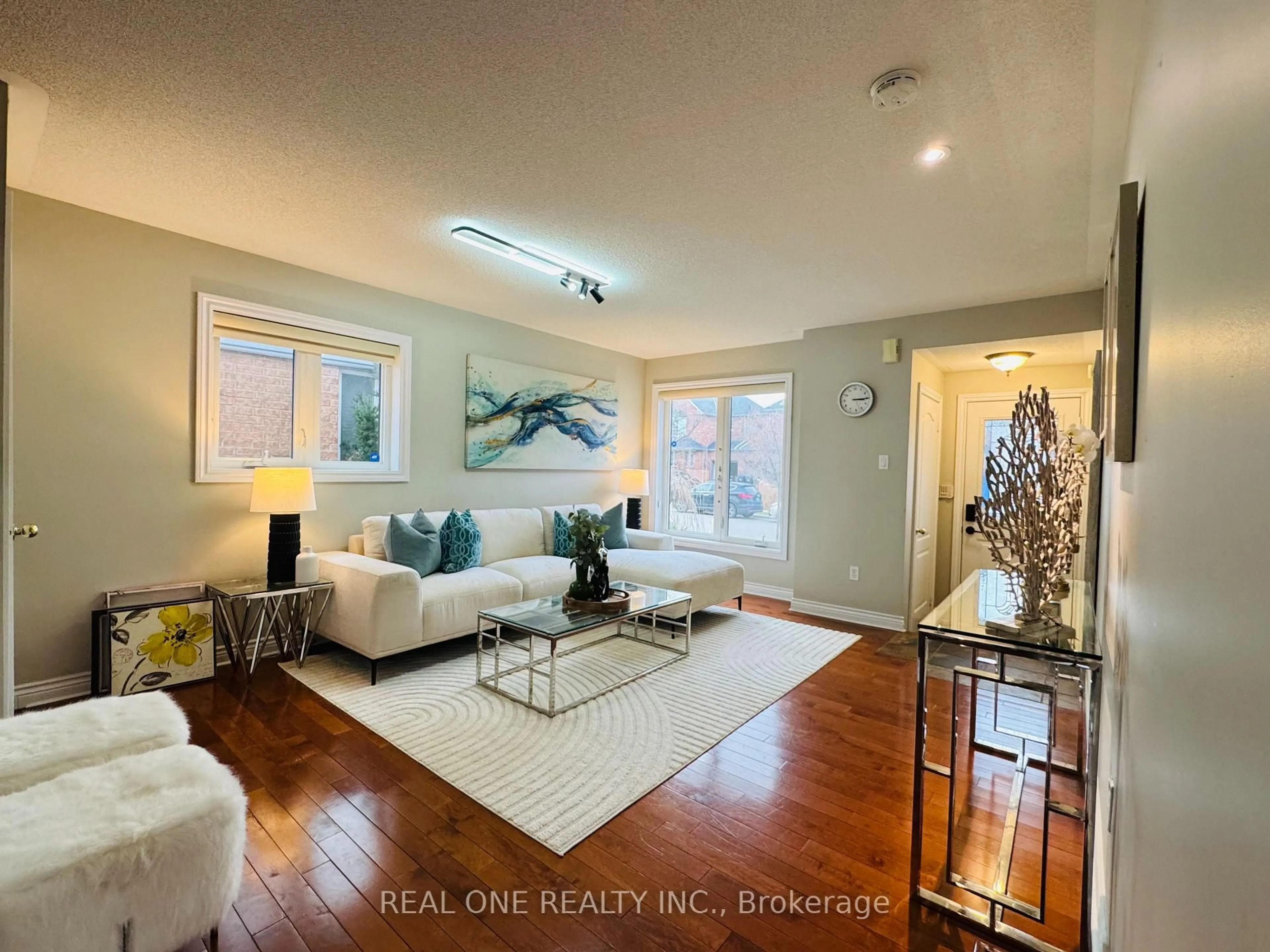 Living room with furniture, unknown for 2470 Bankside Dr, Mississauga Ontario L5M 6E6