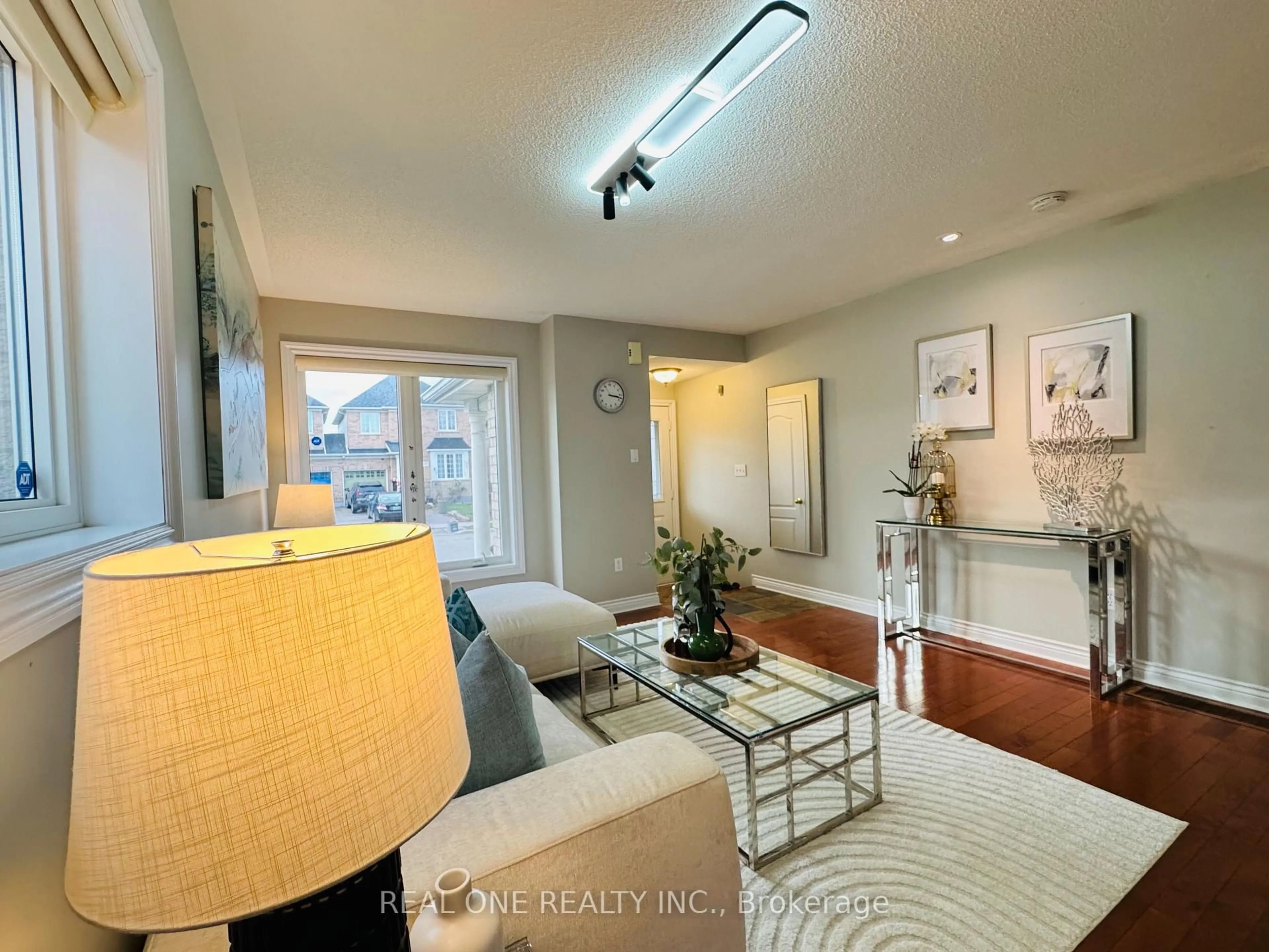 Living room with furniture, unknown for 2470 Bankside Dr, Mississauga Ontario L5M 6E6