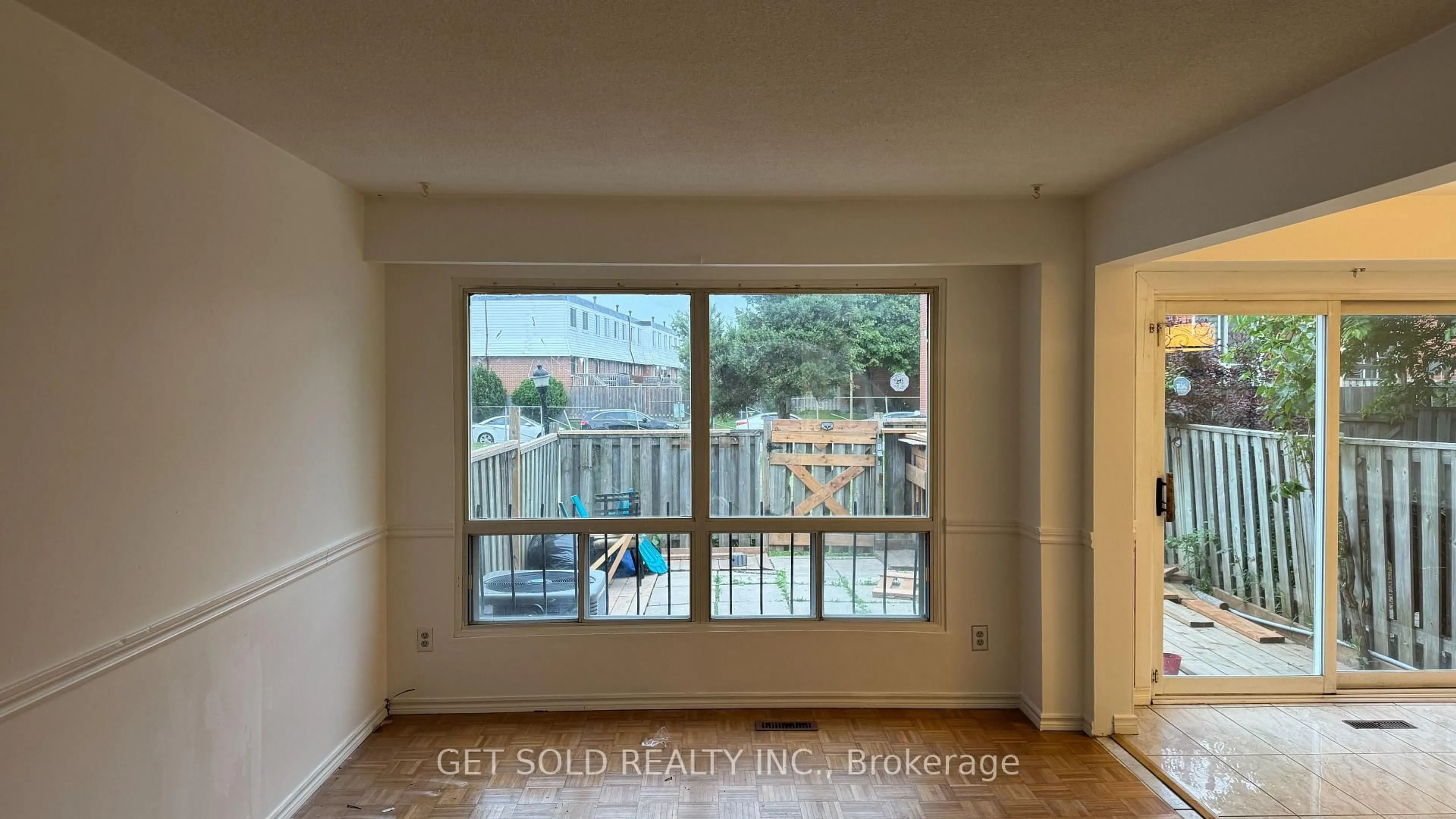 Unknown for 7560 Goreway Dr #30, Mississauga Ontario L4T 2V2