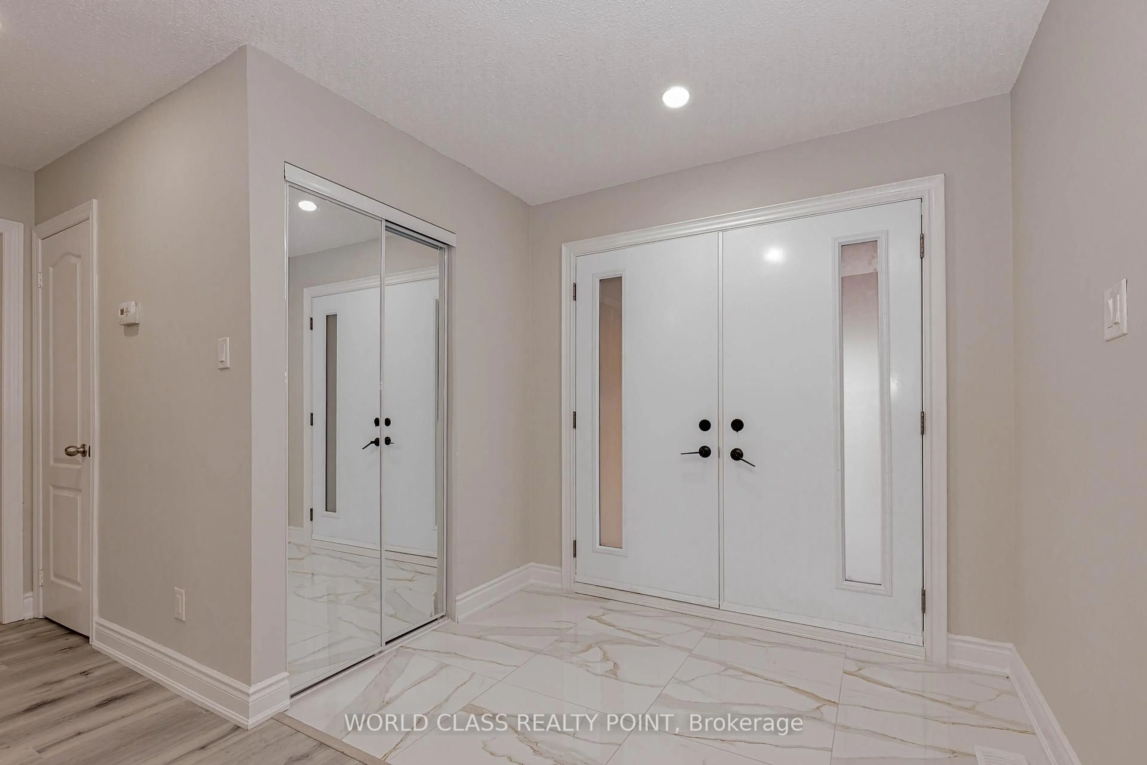 Indoor entryway for 76 Moffatt Ave, Brampton Ontario L6Y 2P3